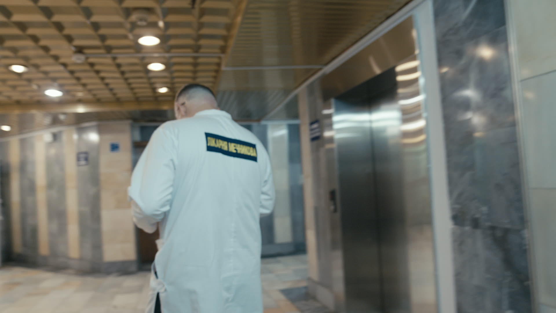 Keyframe: A003C004_220414KI