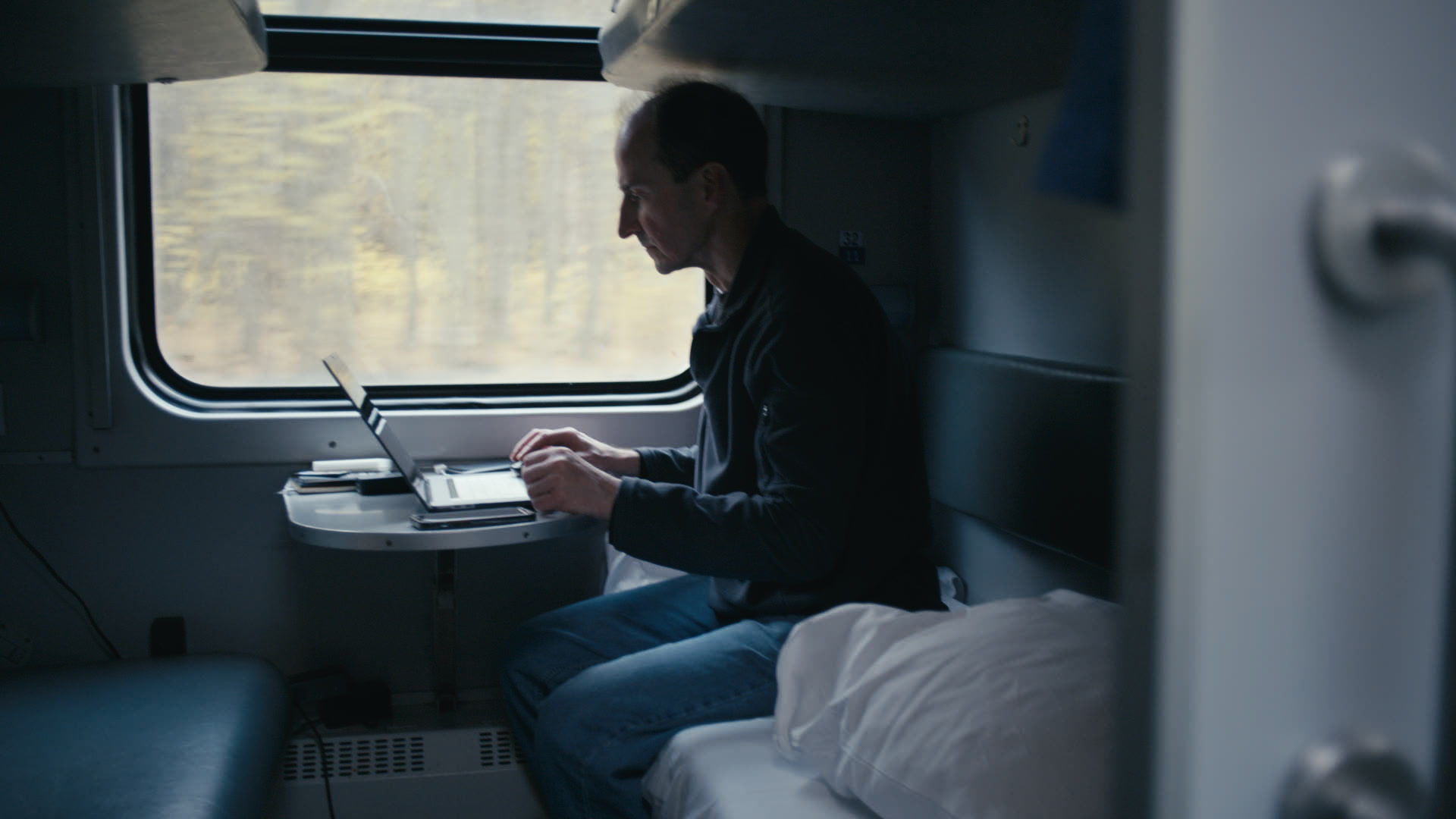 Keyframe: A003C005_22041319