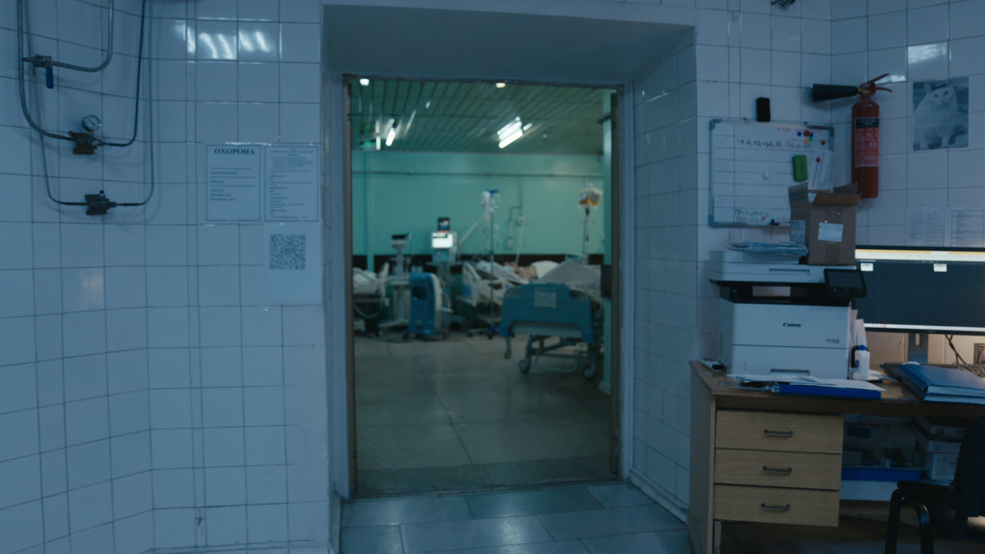 Keyframe: A003C005_220414DI