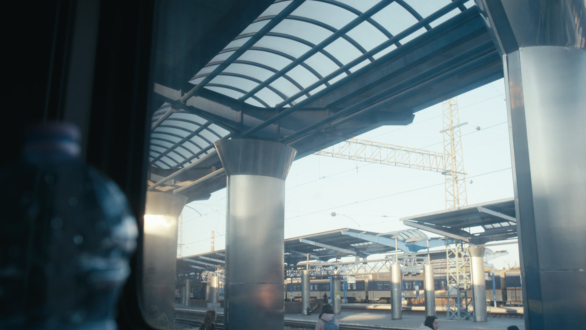 Keyframe: A004C002_2204130H