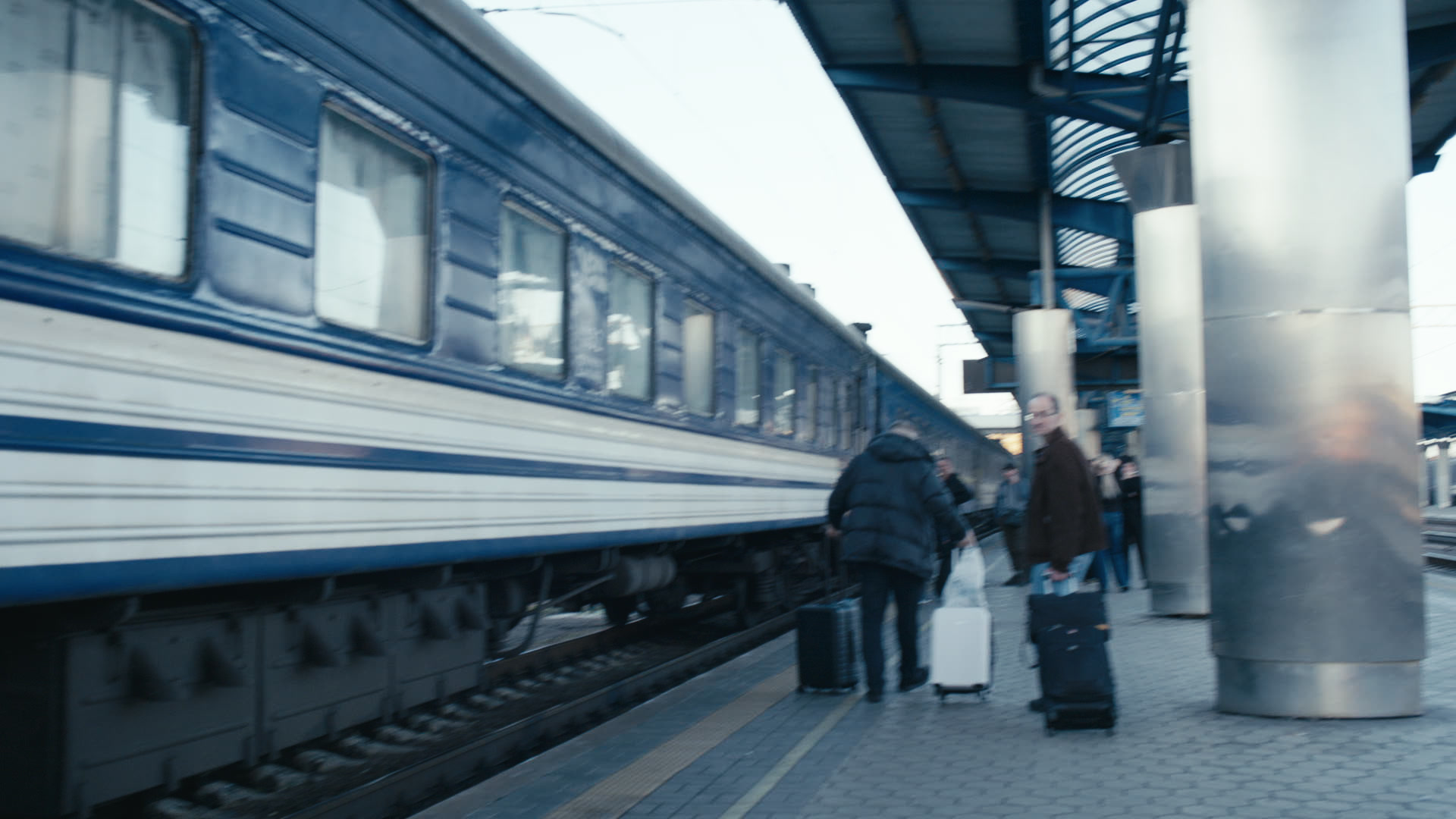 Keyframe: A004C003_2204135D