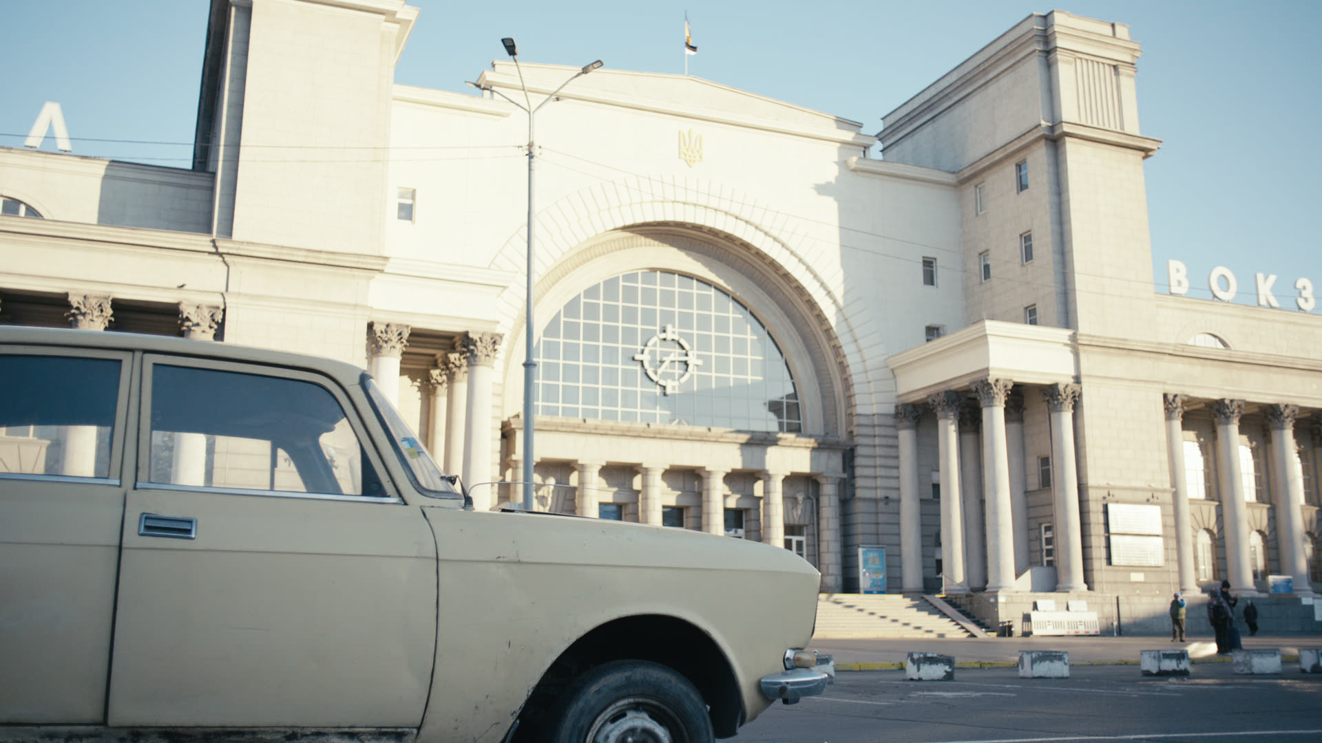 Keyframe: A004C005_220413WS