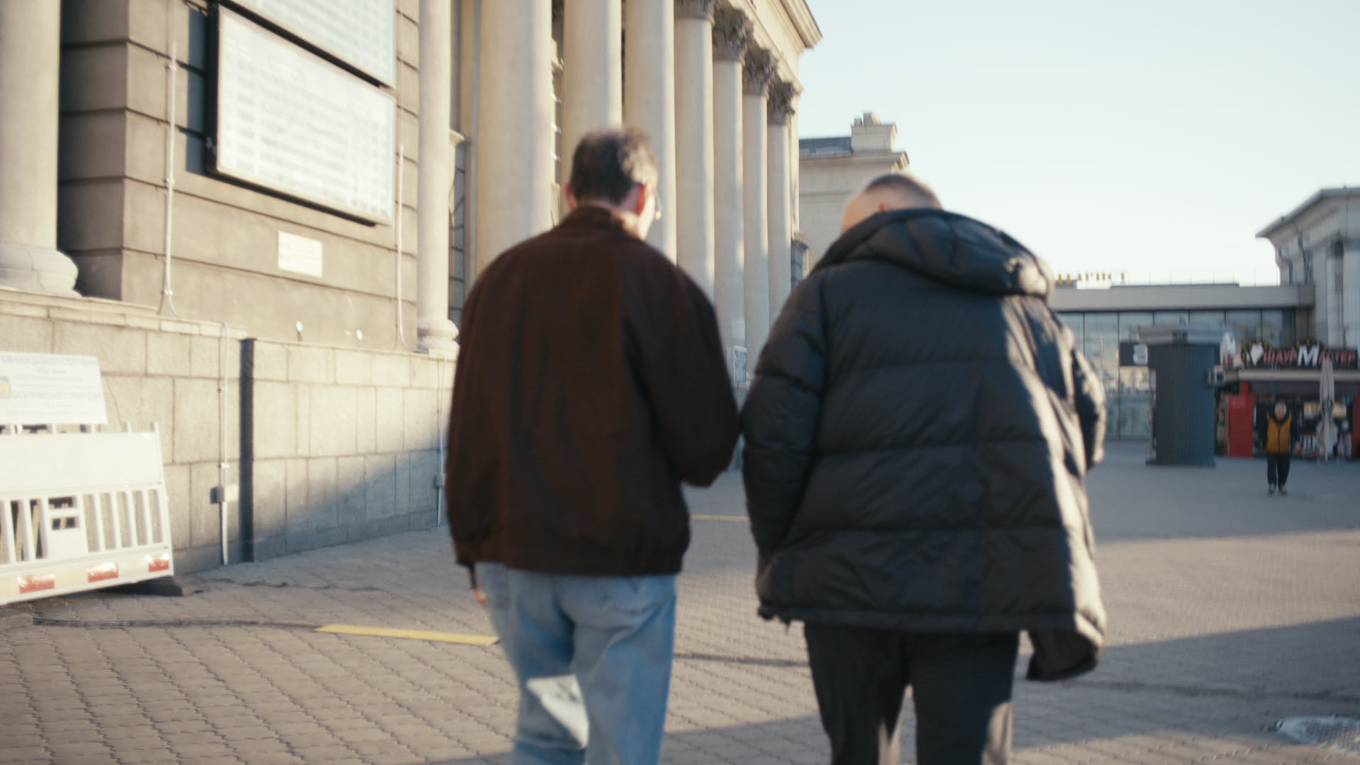 Keyframe: A004C006_220413OF