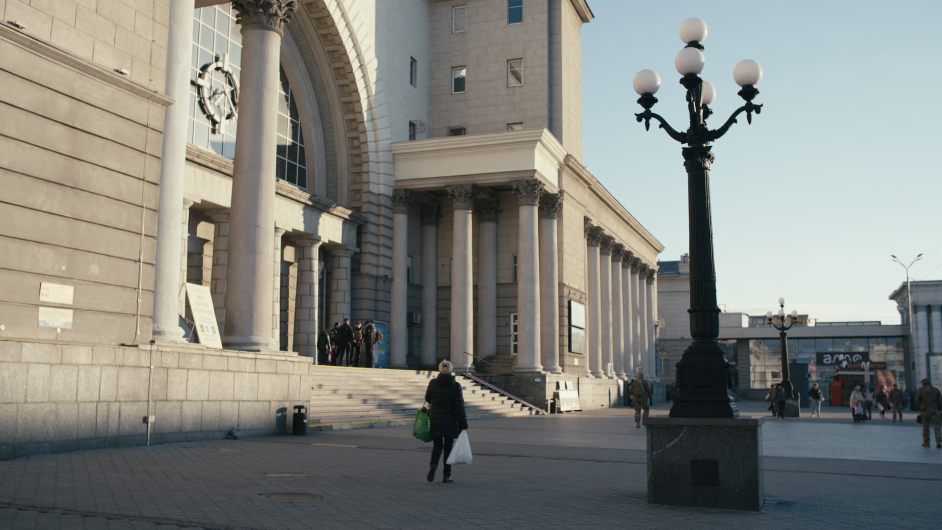 Keyframe: A004C009_220413F5