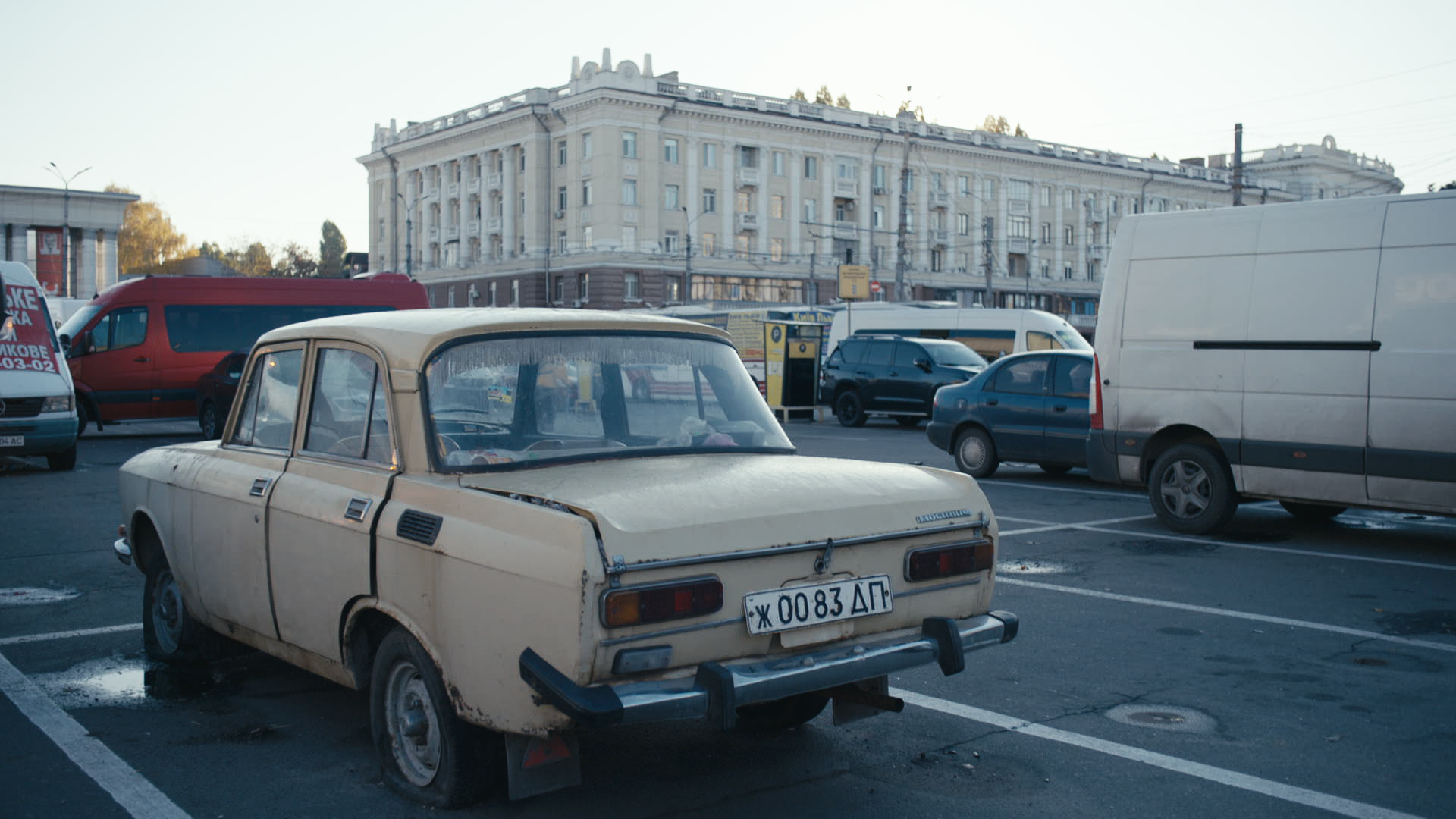 Keyframe: A004C012_220413SV