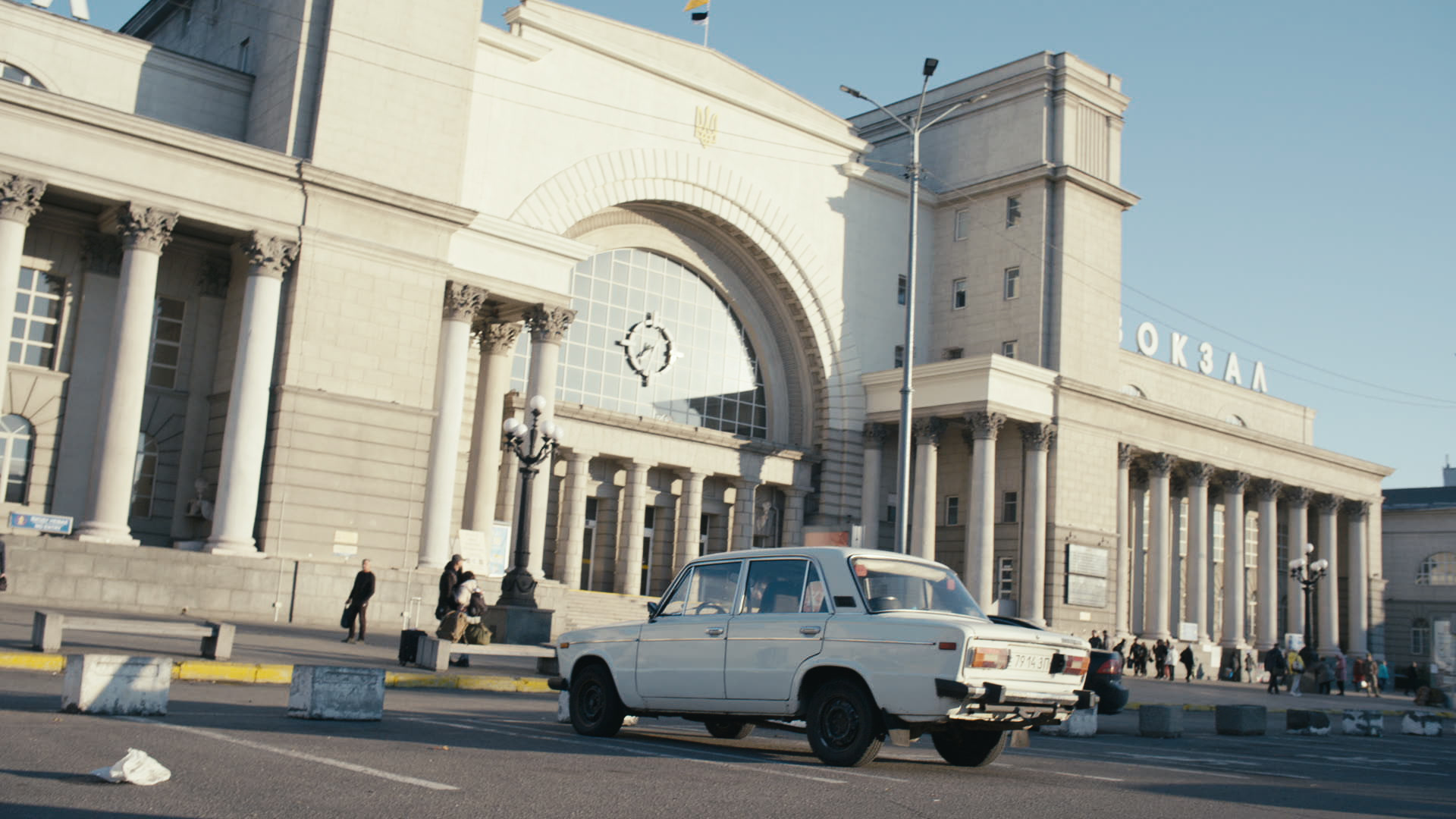 Keyframe: A004C017_2204130T