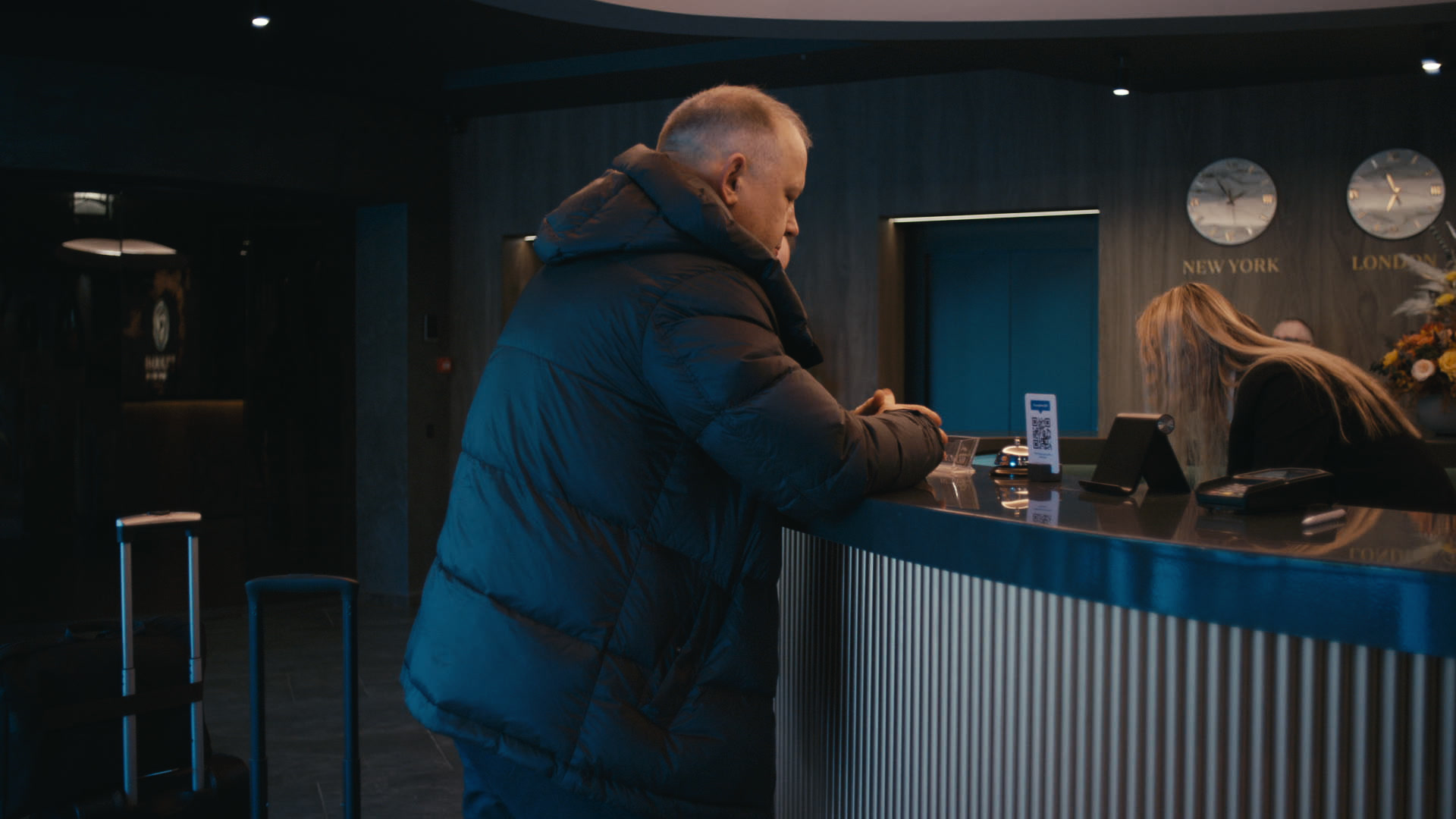 Keyframe: A004C020_220413KN