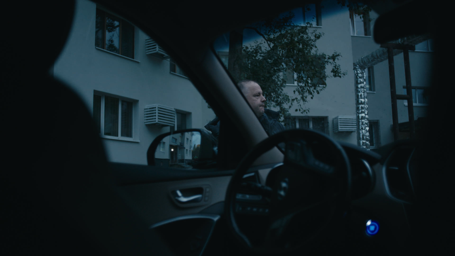 Keyframe: A006C015_220414UE