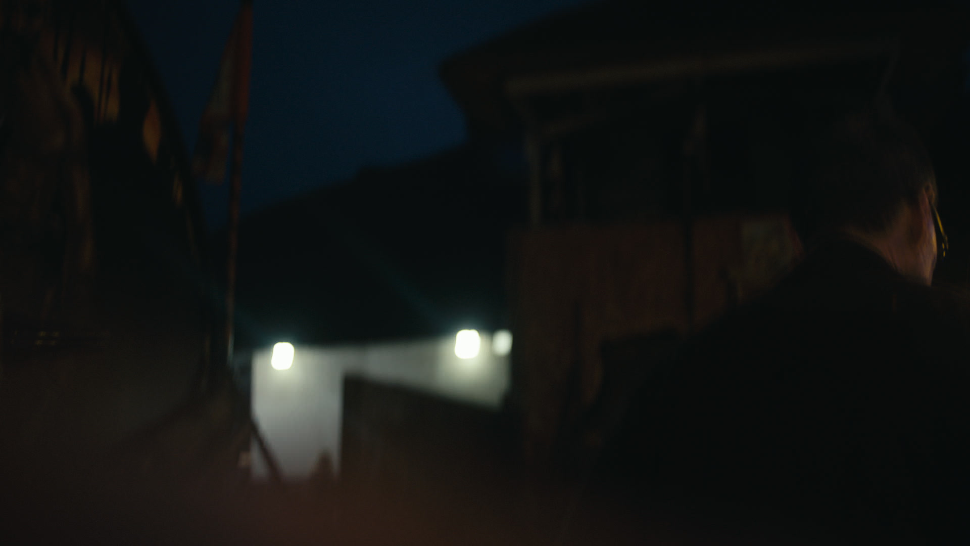 Keyframe: A006C021_220414FF