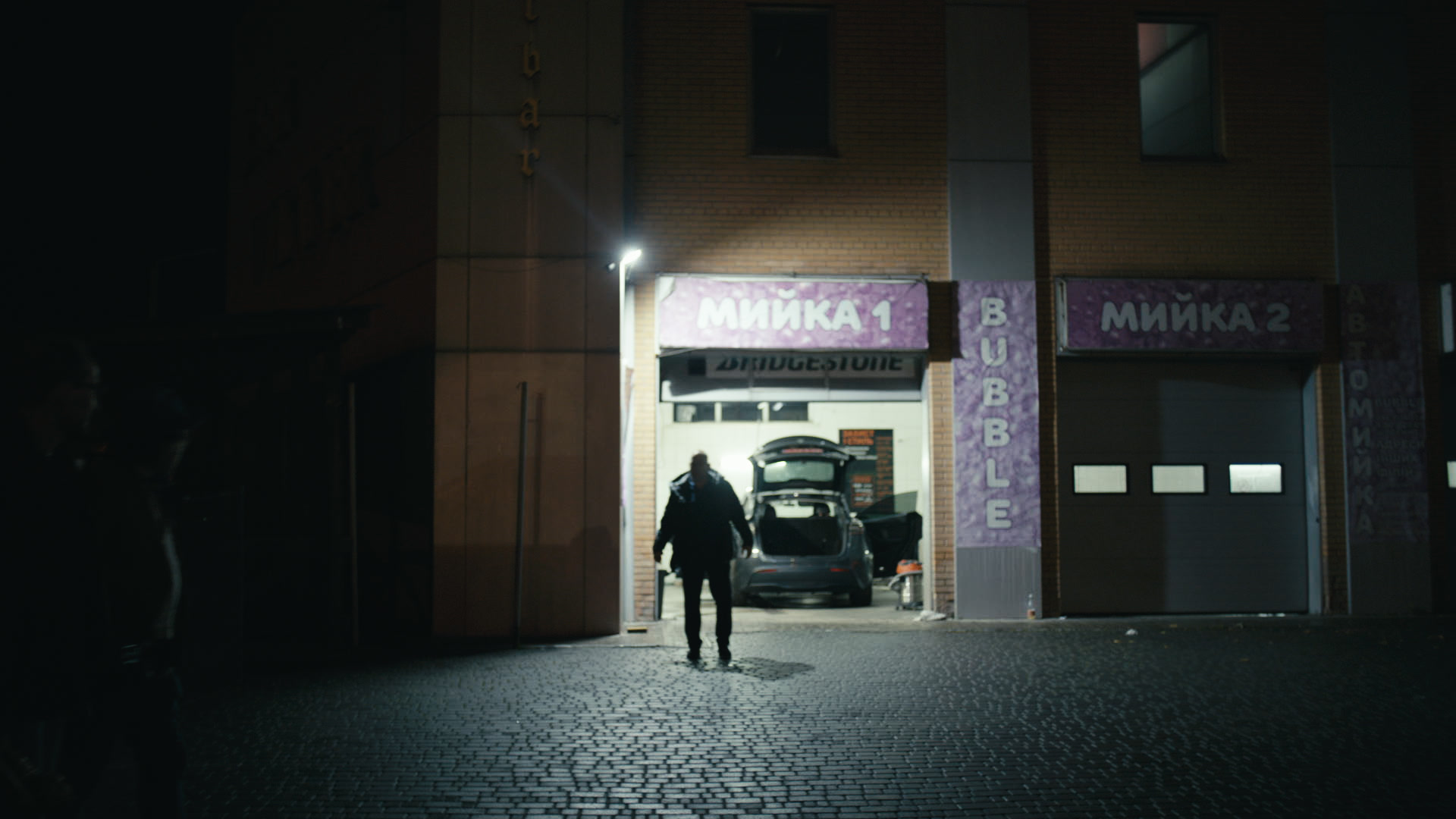 Keyframe: A006C028_220414IA