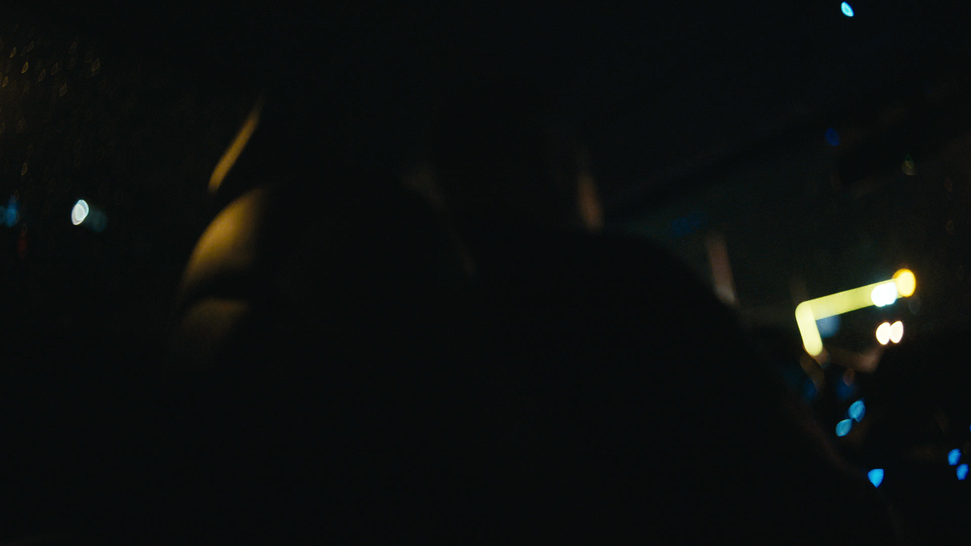 Keyframe: A006C030_2204141L