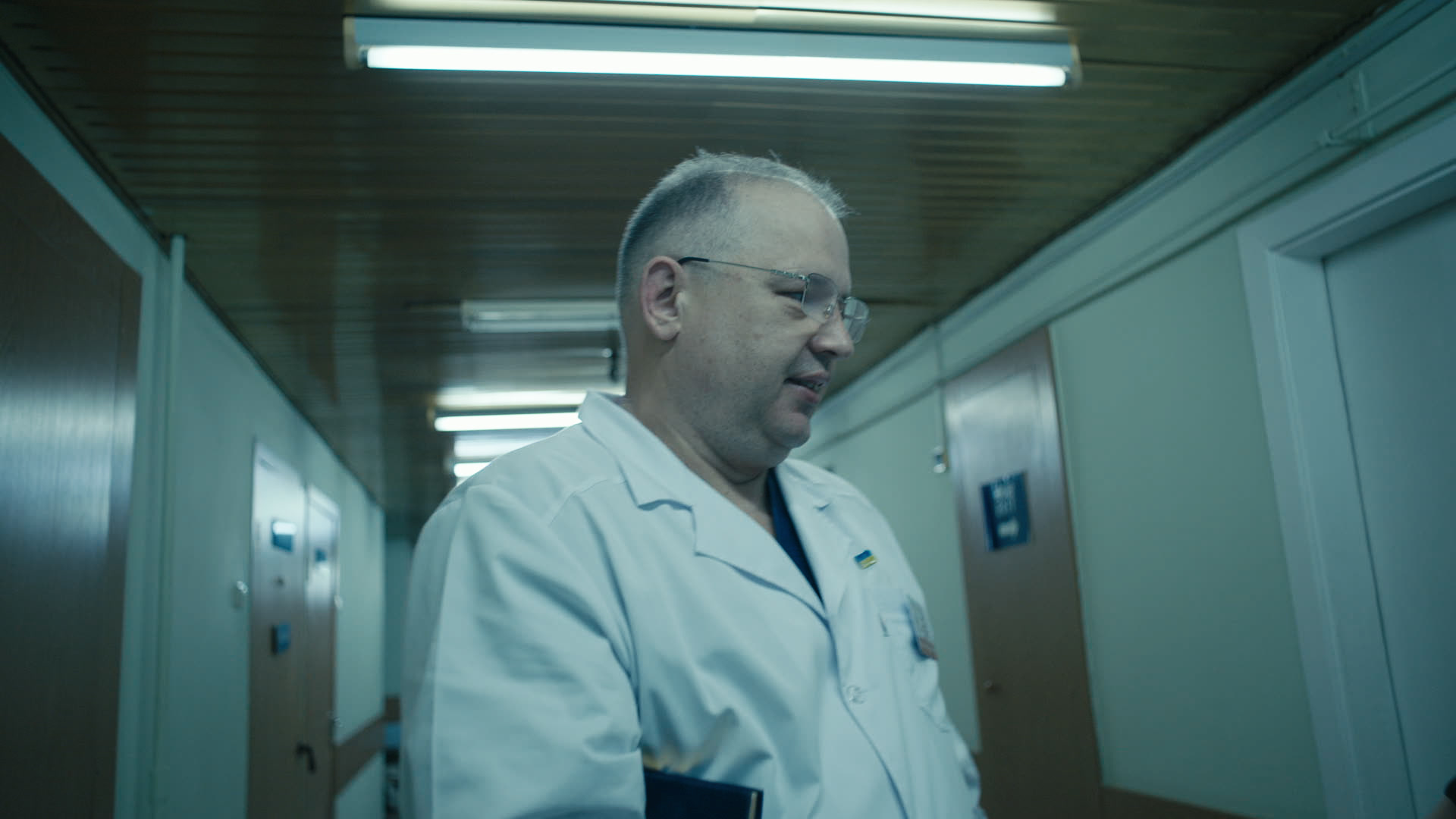 Keyframe: A007C006_220414RF