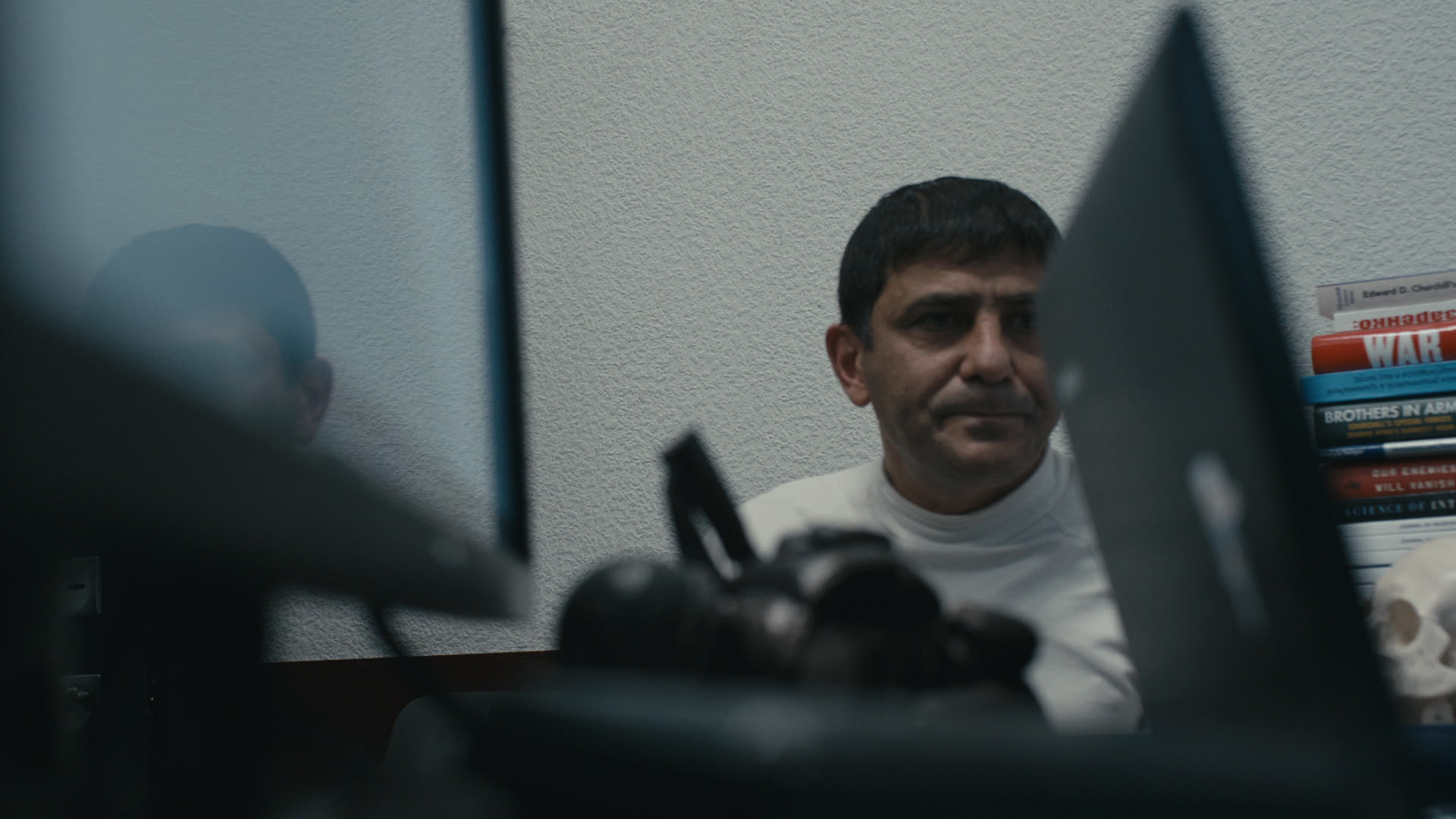 Keyframe: A009C001_220415O5