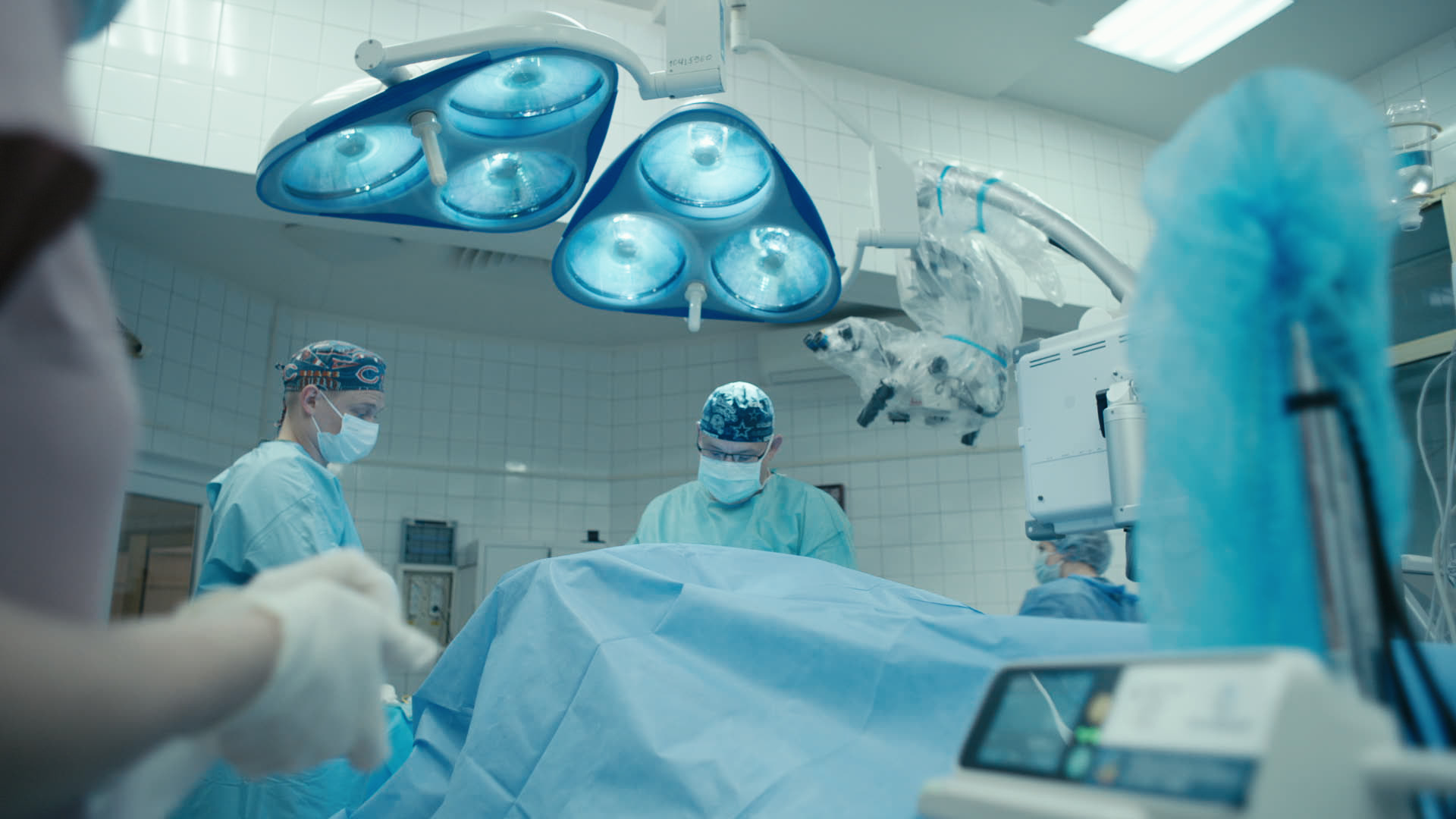 Keyframe: A010C001_2204158S