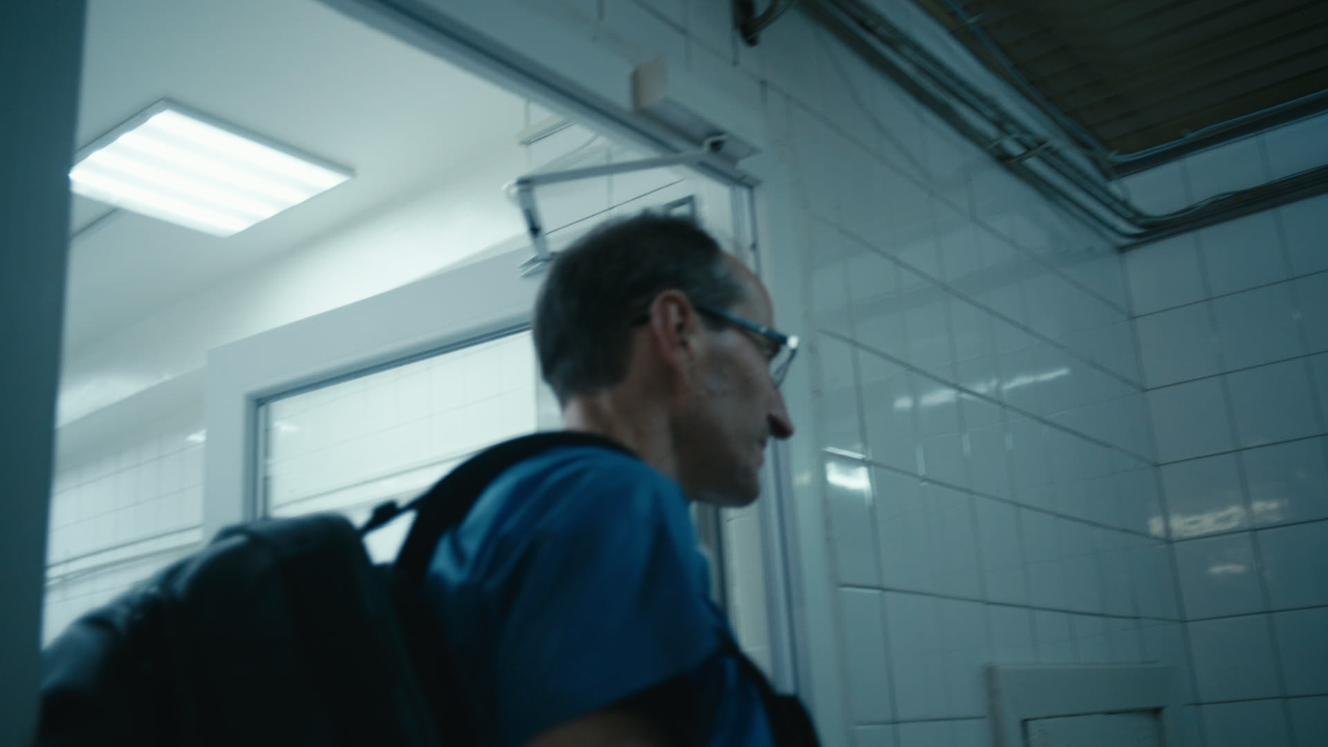 Keyframe: A011C014_2204156Y