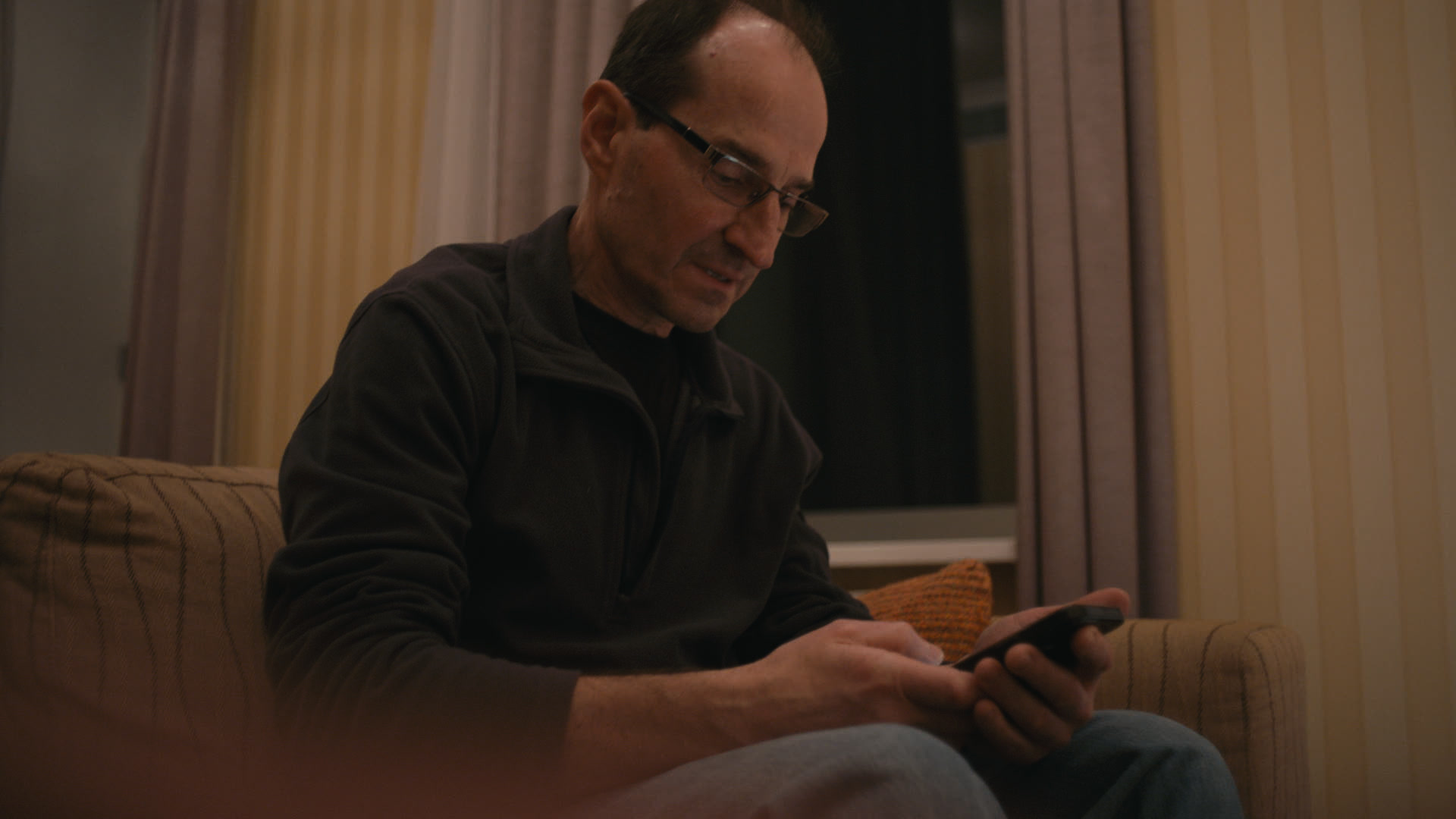 Keyframe: A012C001_2204155J