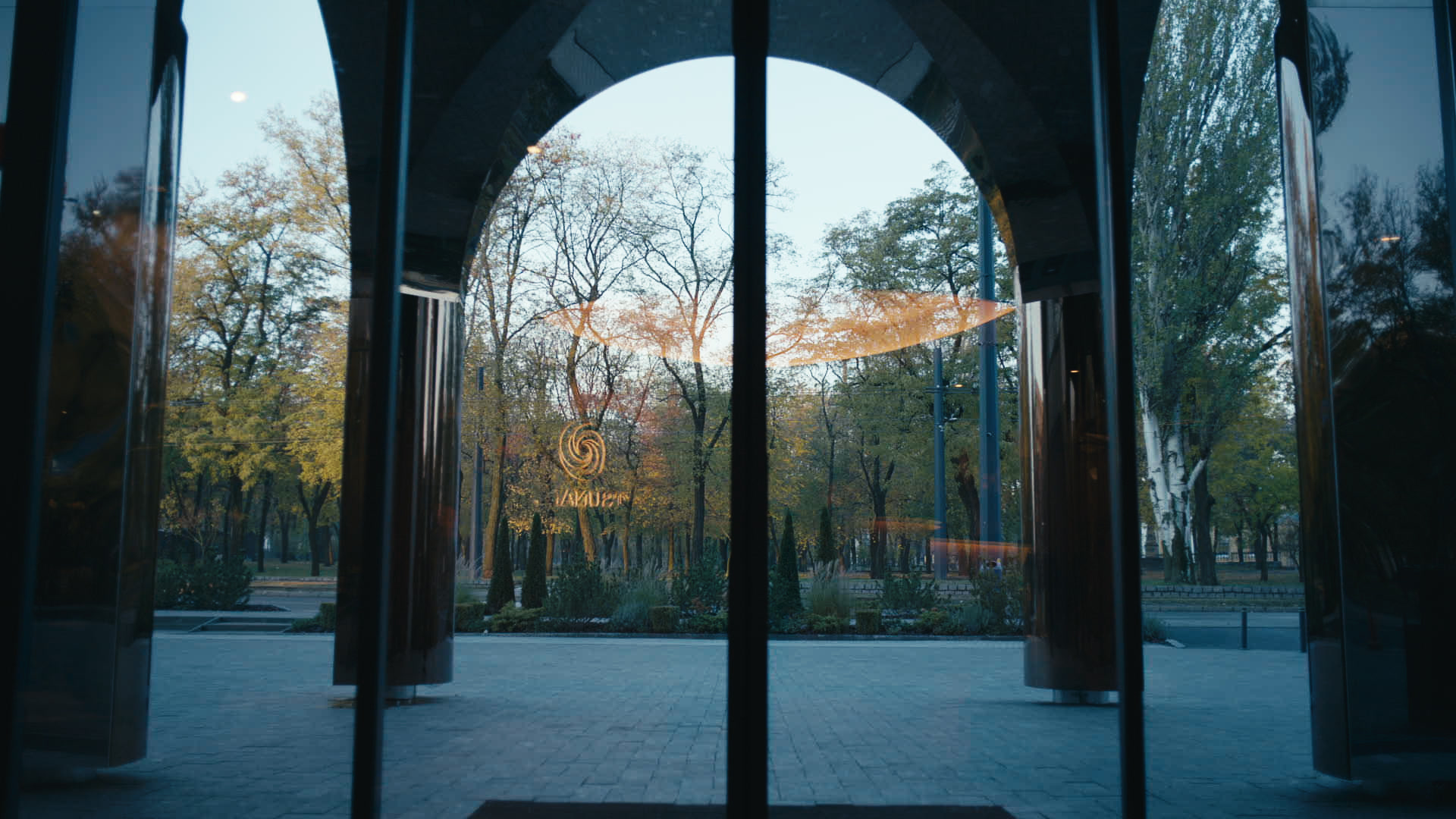 Keyframe: A013C008_220415DF