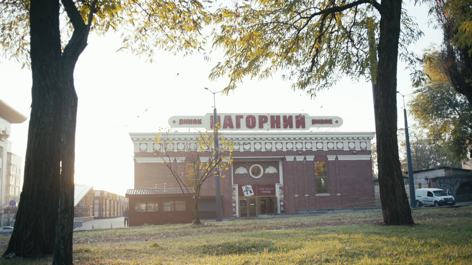 Keyframe: A013C011_220415BX