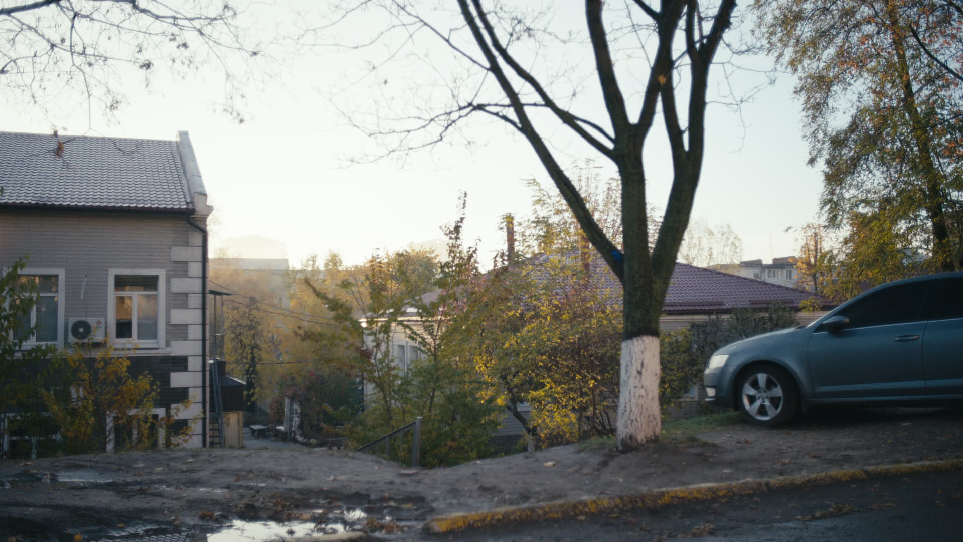 Keyframe: A013C014_220415P1