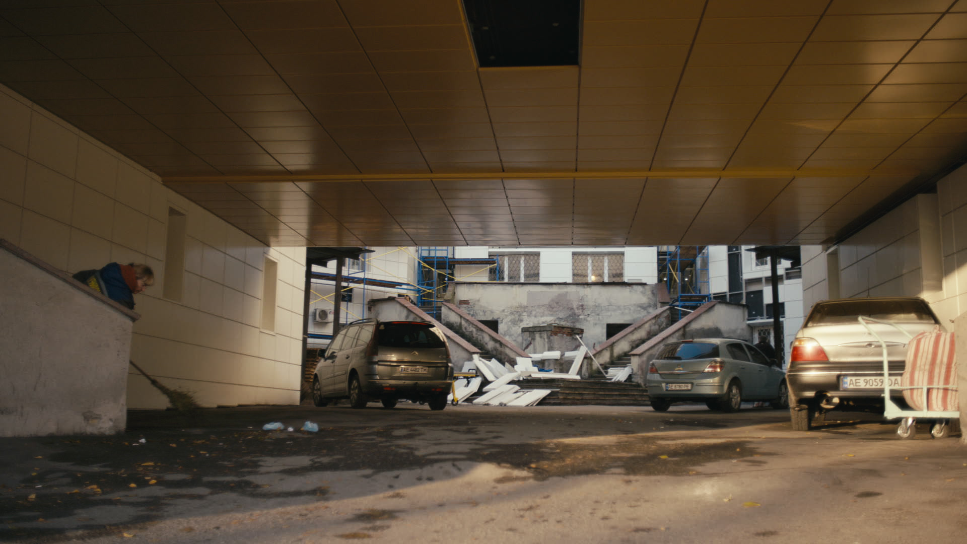 Keyframe: A013C017_220415P6