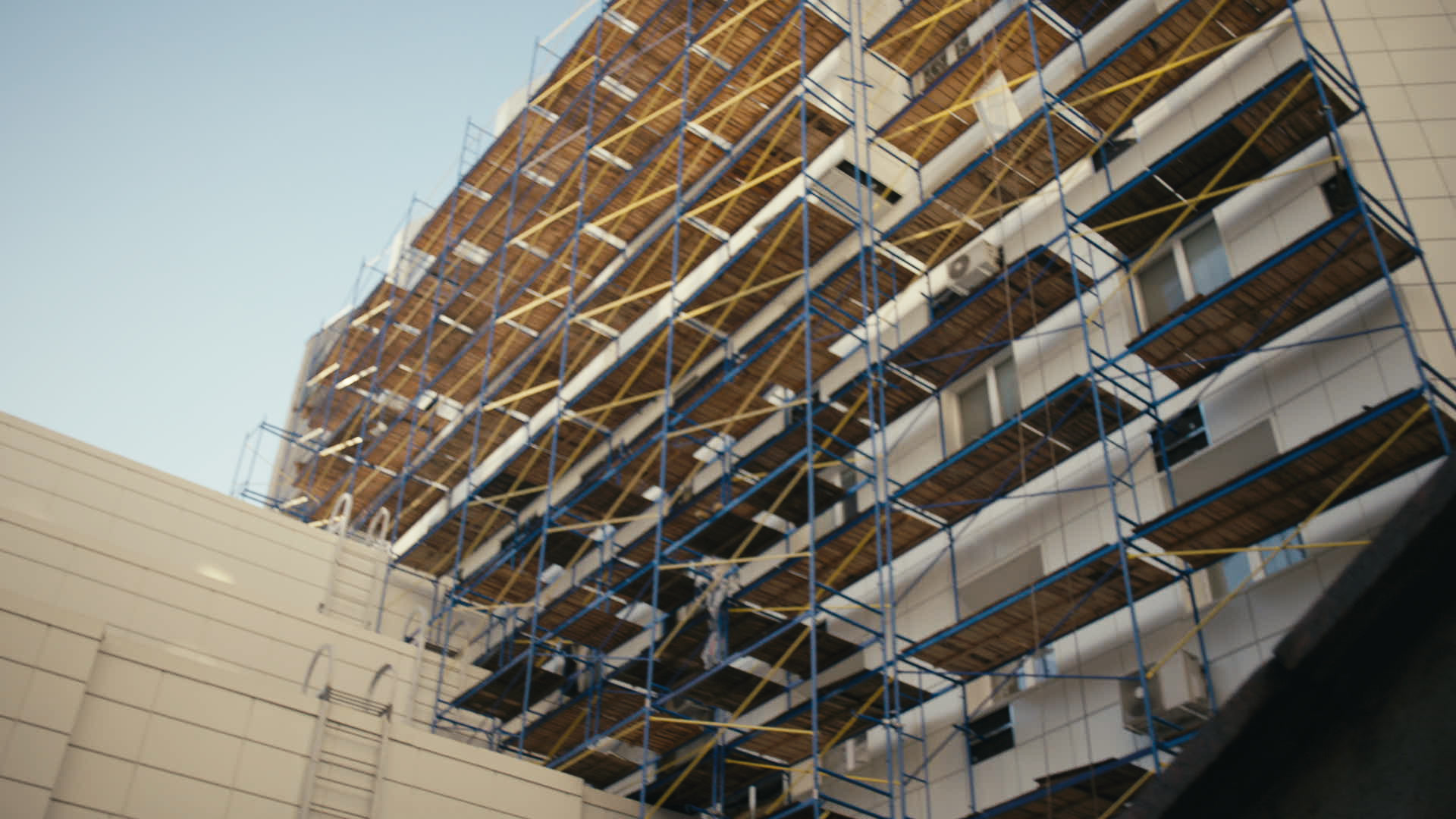 Keyframe: A013C021_220415NC