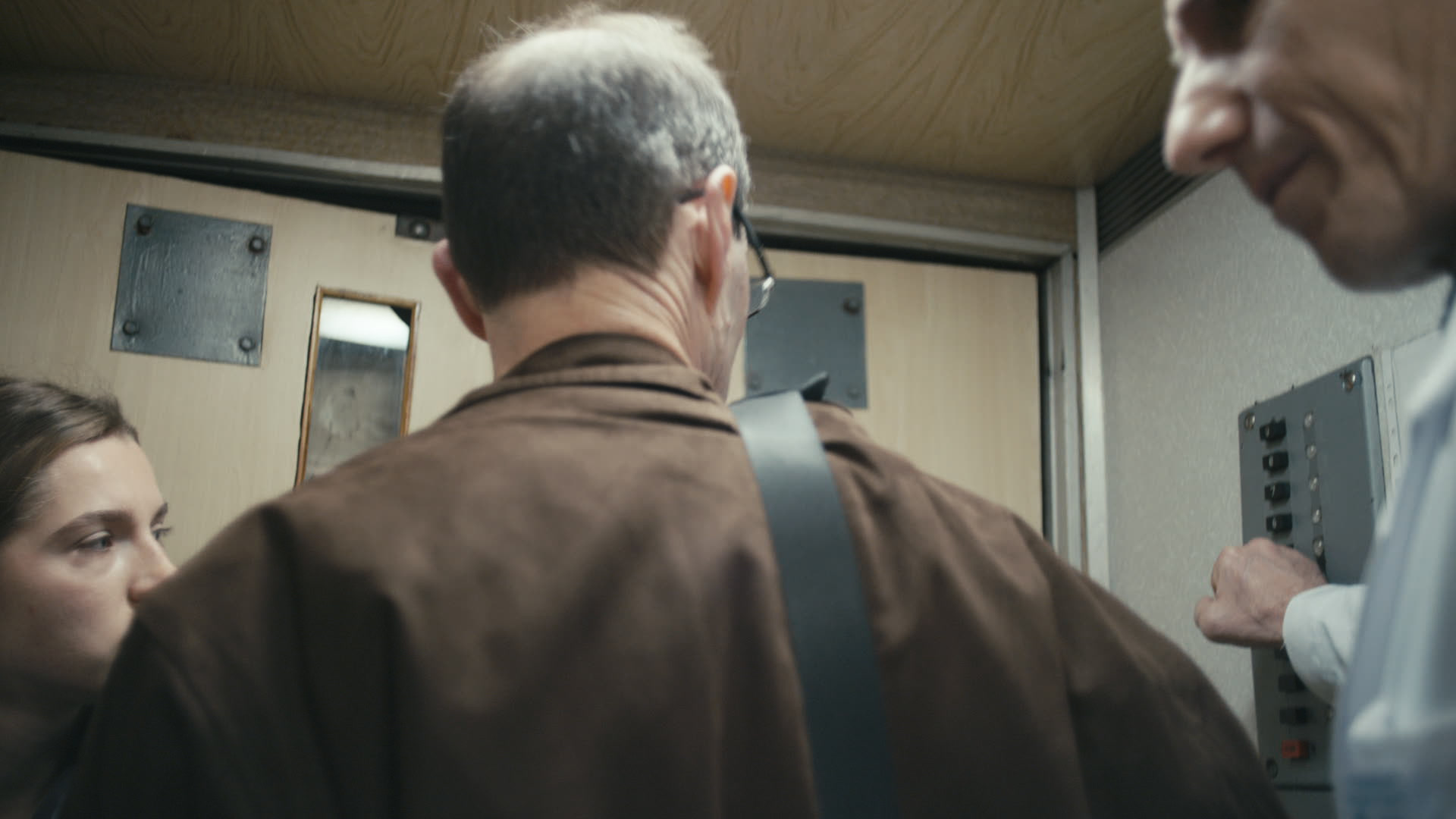 Keyframe: A013C023_220415AC