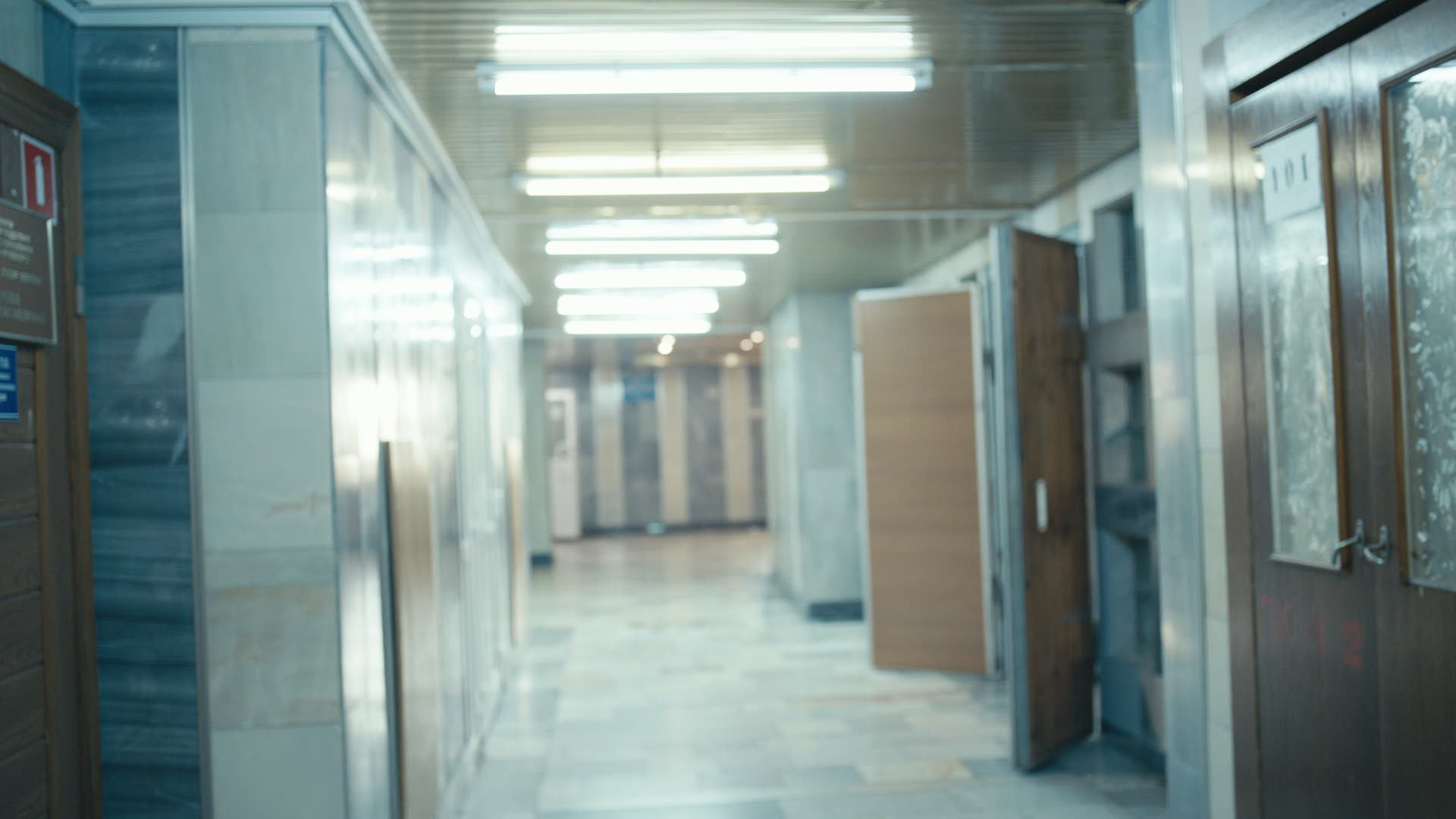 Keyframe: A013C024_220415TC