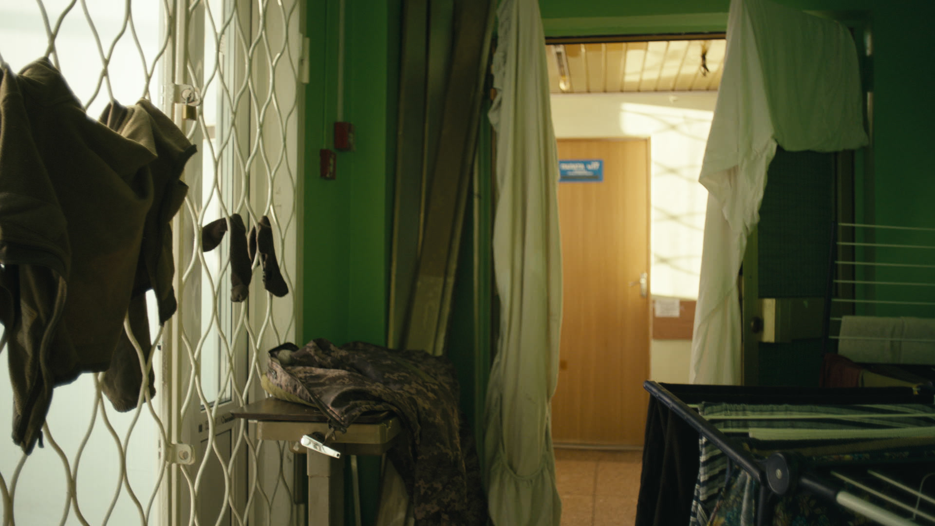 Keyframe: A013C026_220415QK