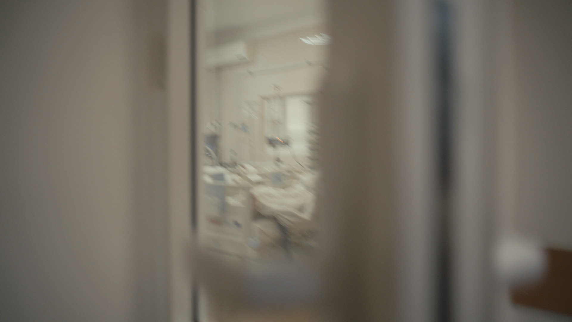 Keyframe: A014C003_220416Y5