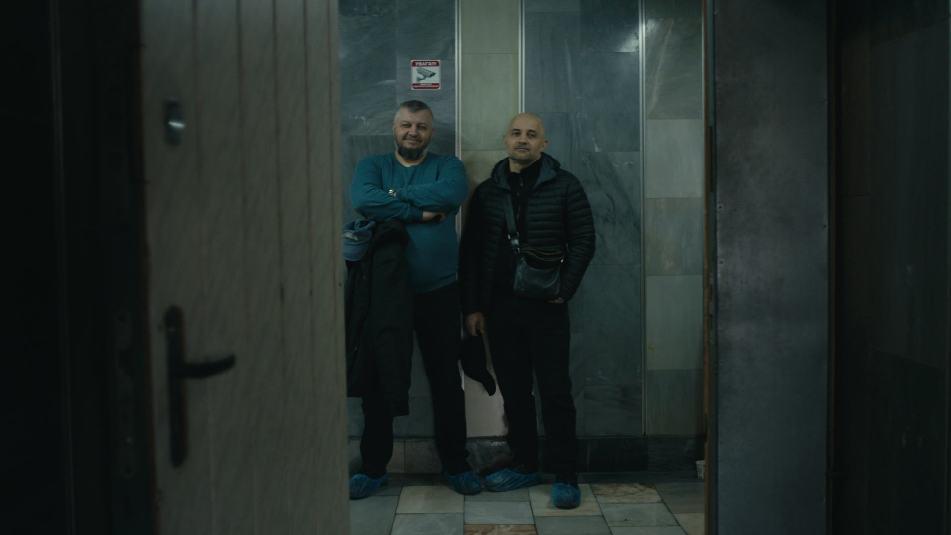 Keyframe: A014C006_2204160M