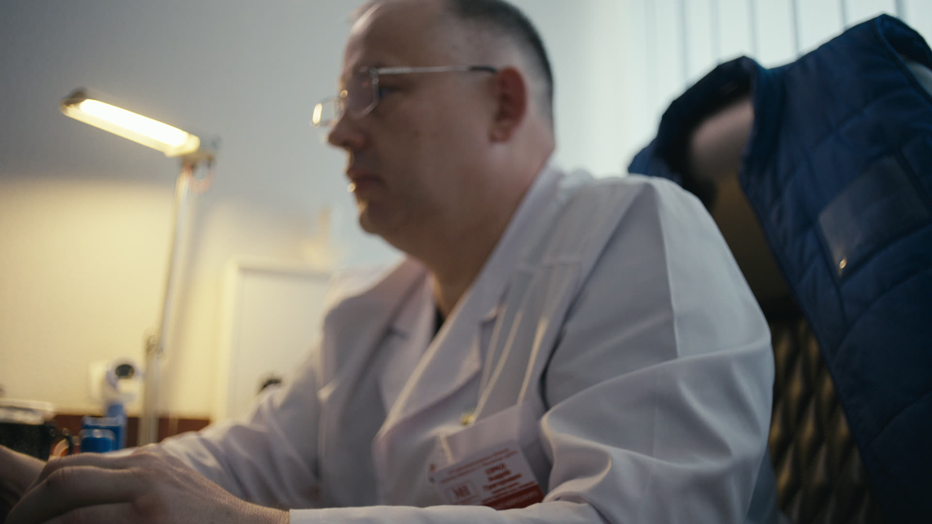 Keyframe: A014C011_220416HB