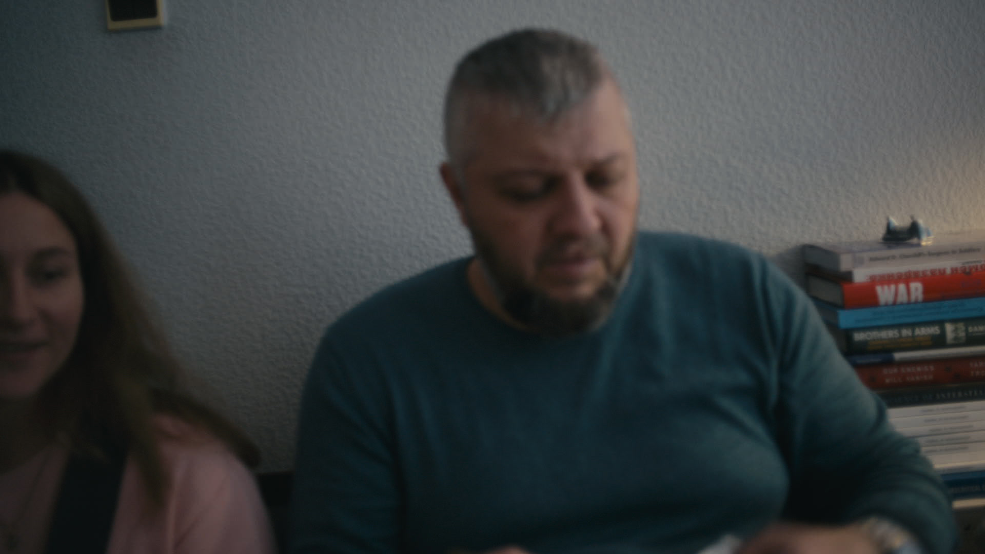 Keyframe: A015C002_220416RT