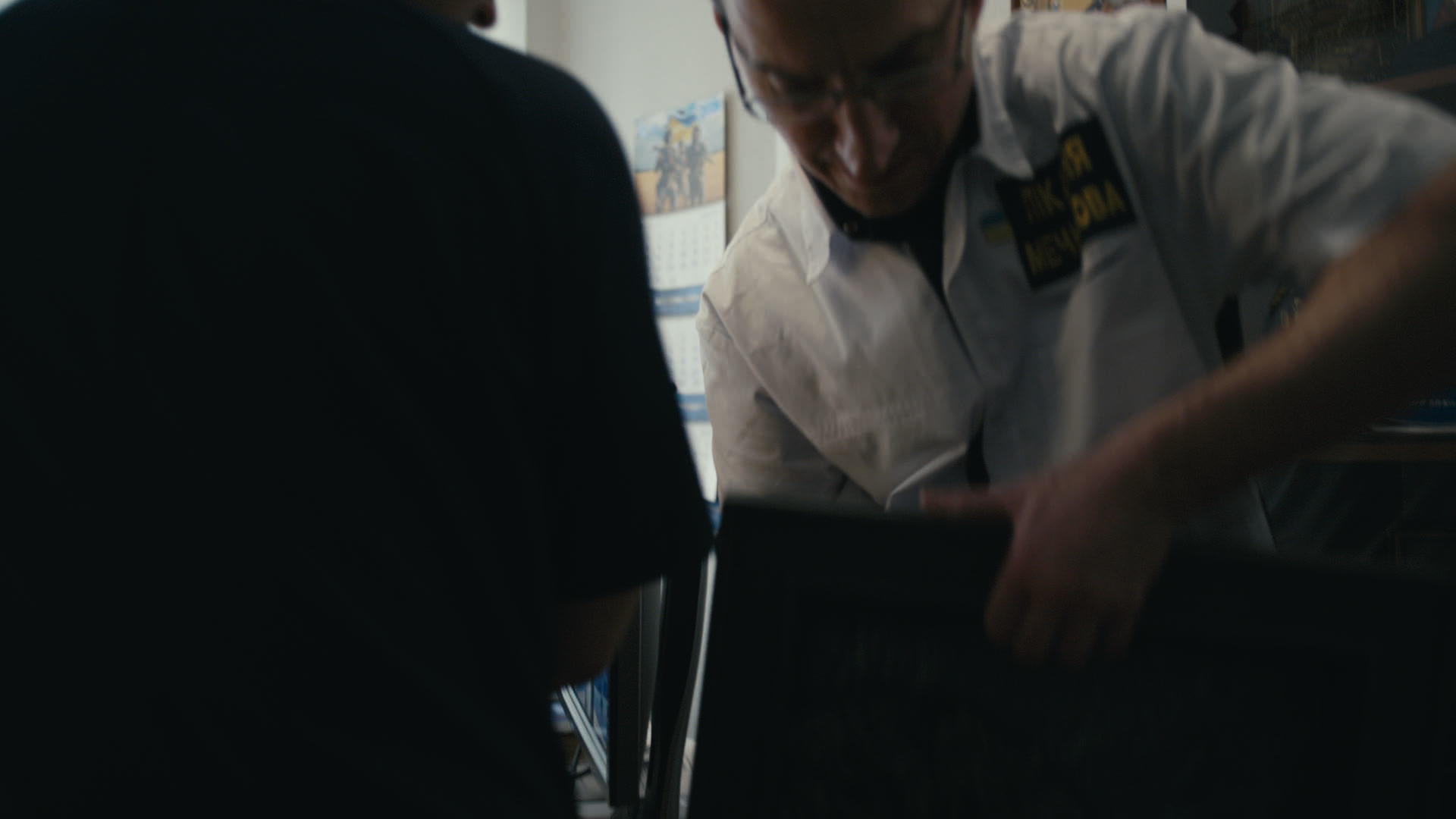 Keyframe: A015C004_220416AO