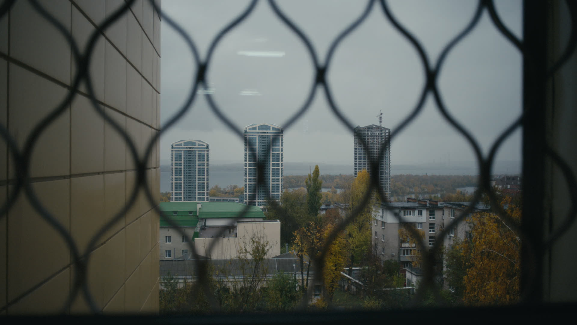 Keyframe: A016C012_220416XN