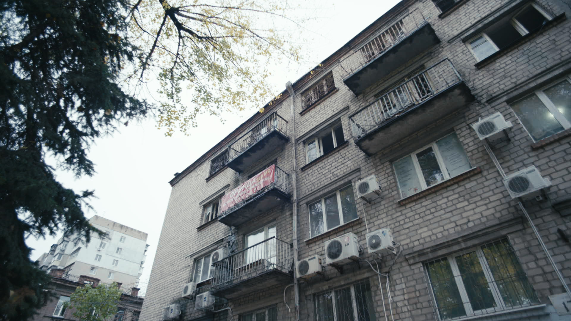 Keyframe: A016C020_220416ZU