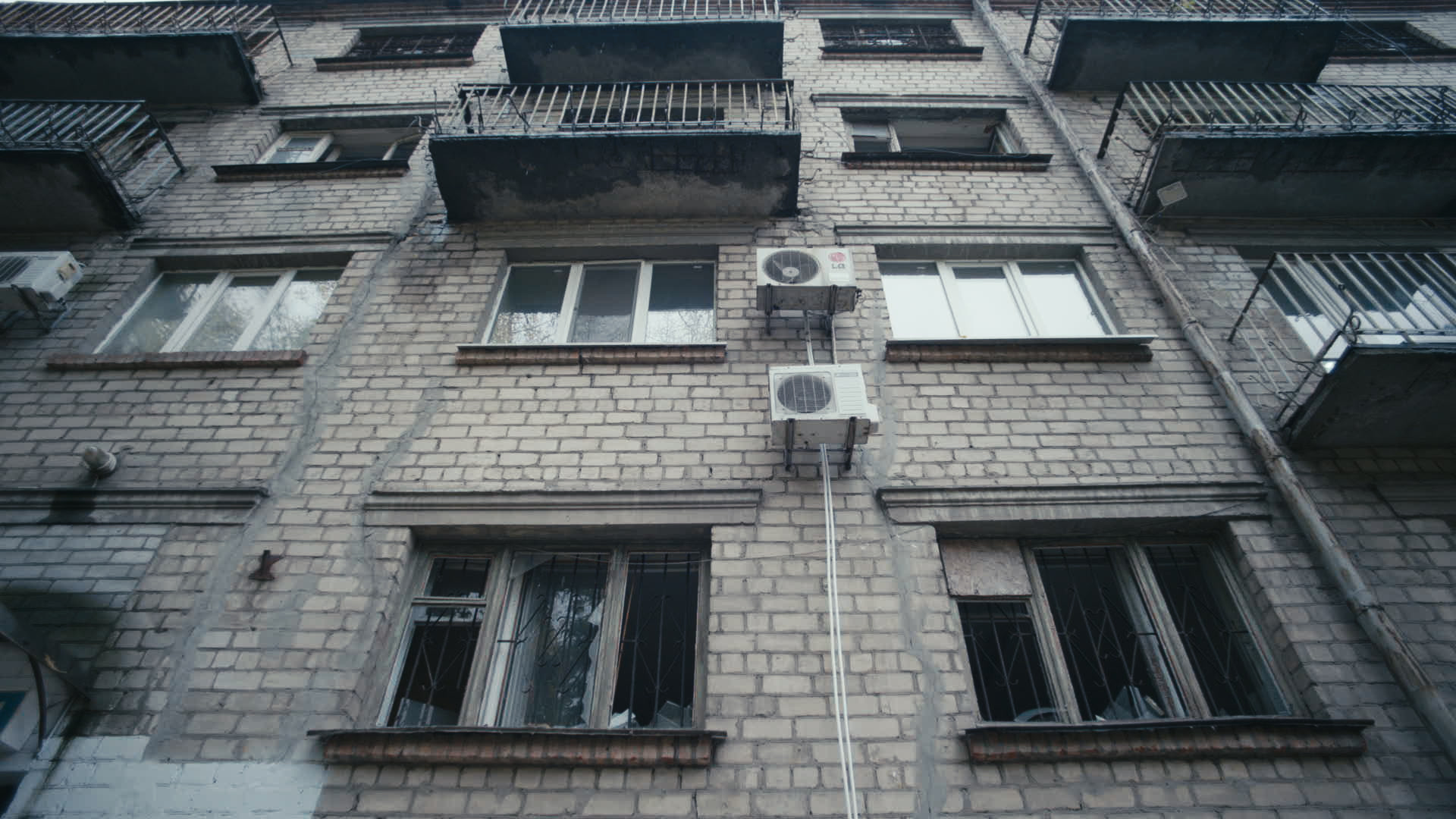 Keyframe: A016C021_220416GG