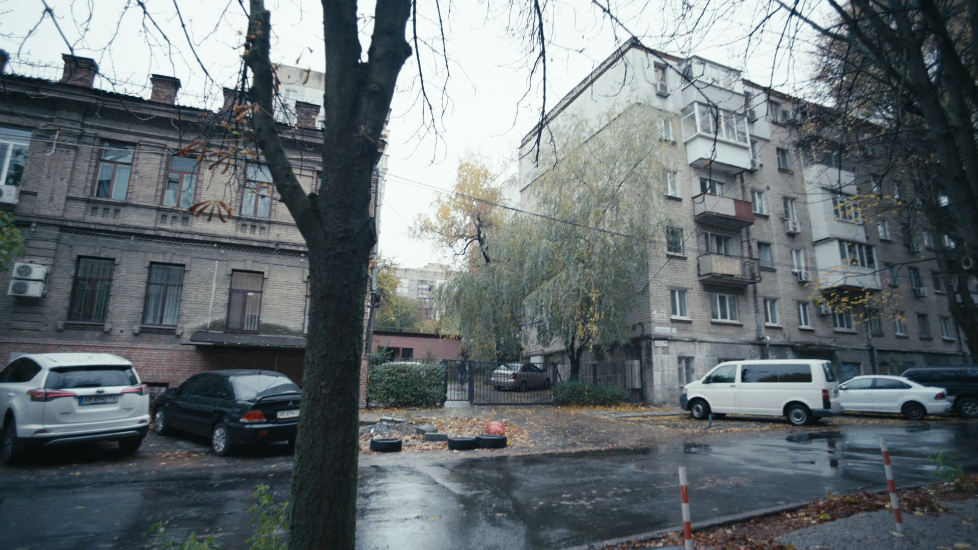 Keyframe: A016C023_220416IC