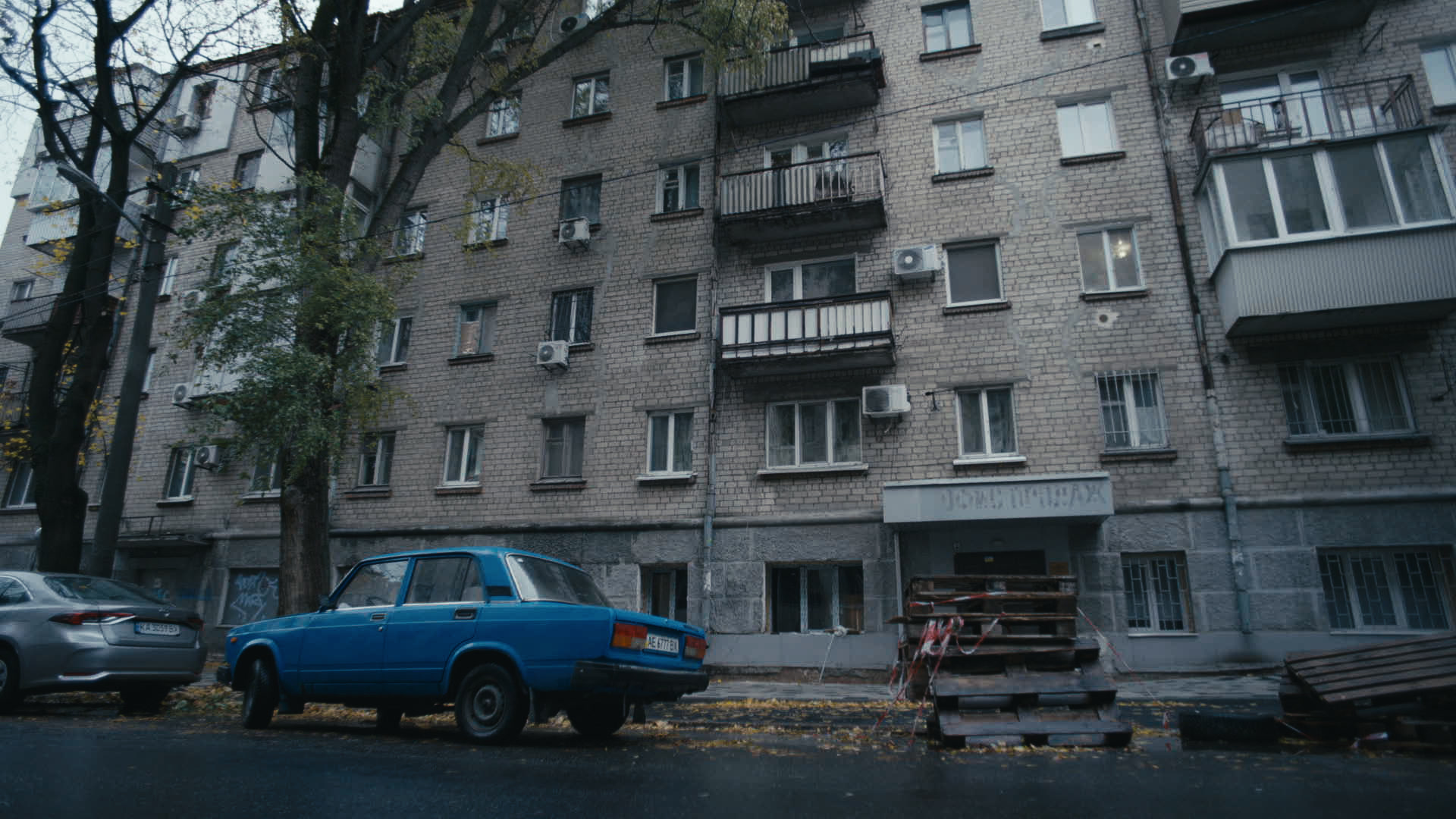 Keyframe: A016C024_2204168X