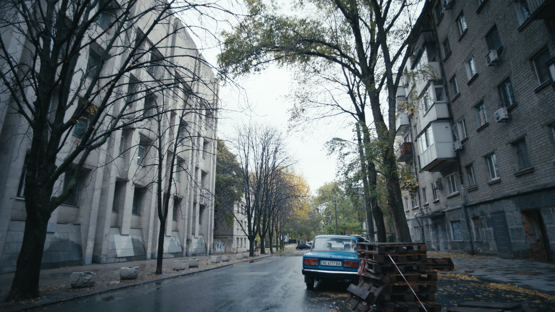 Keyframe: A016C025_220416NU