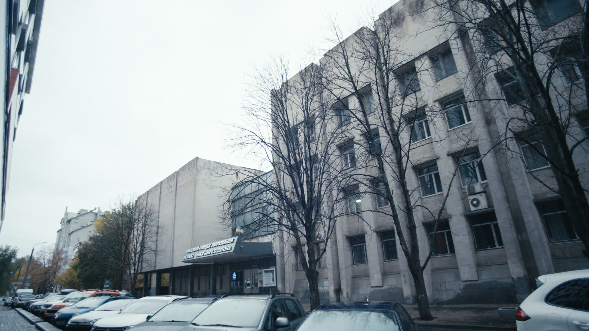 Keyframe: A016C026_220416I4