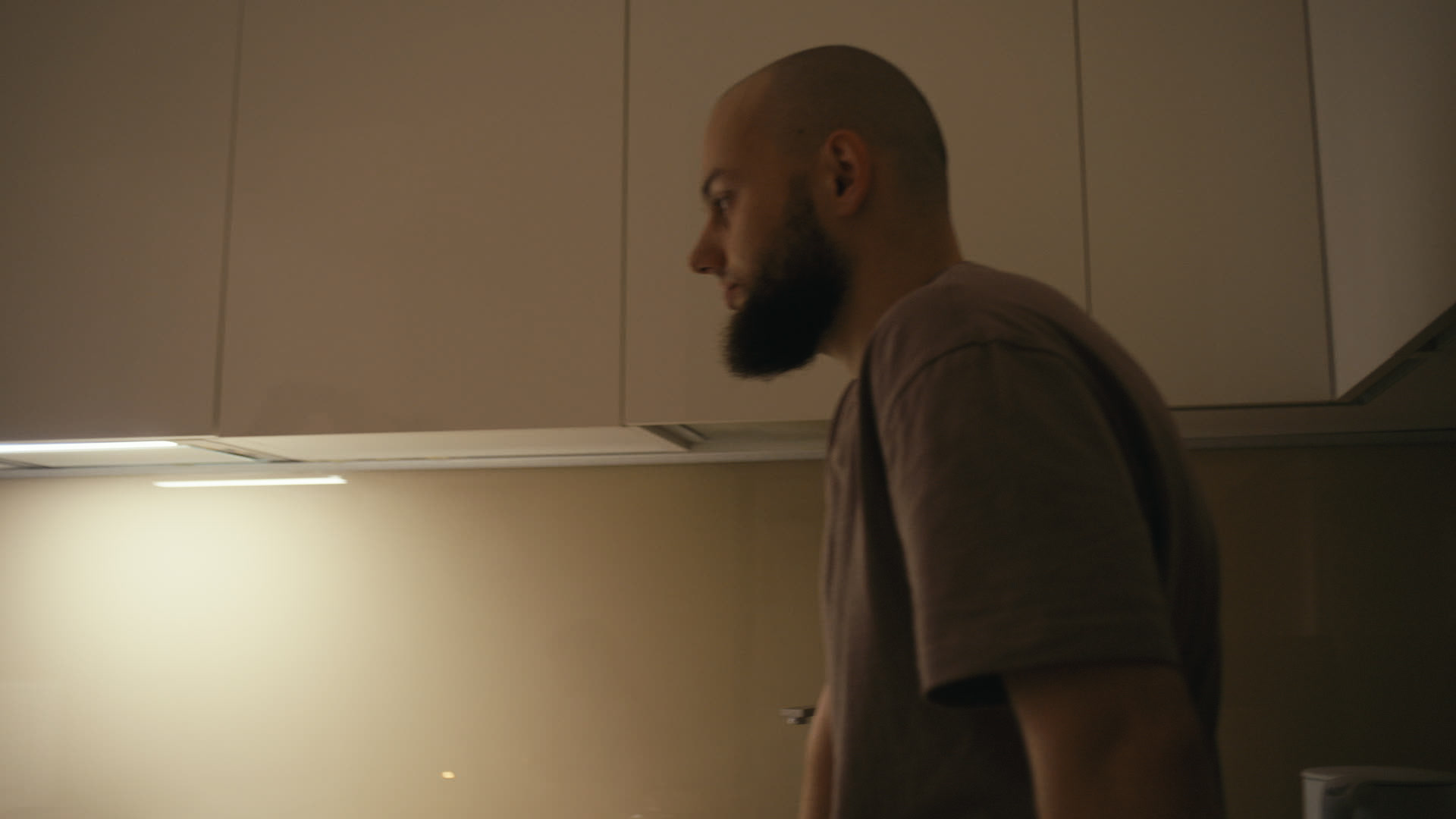 Keyframe: A016C028_220416MJ