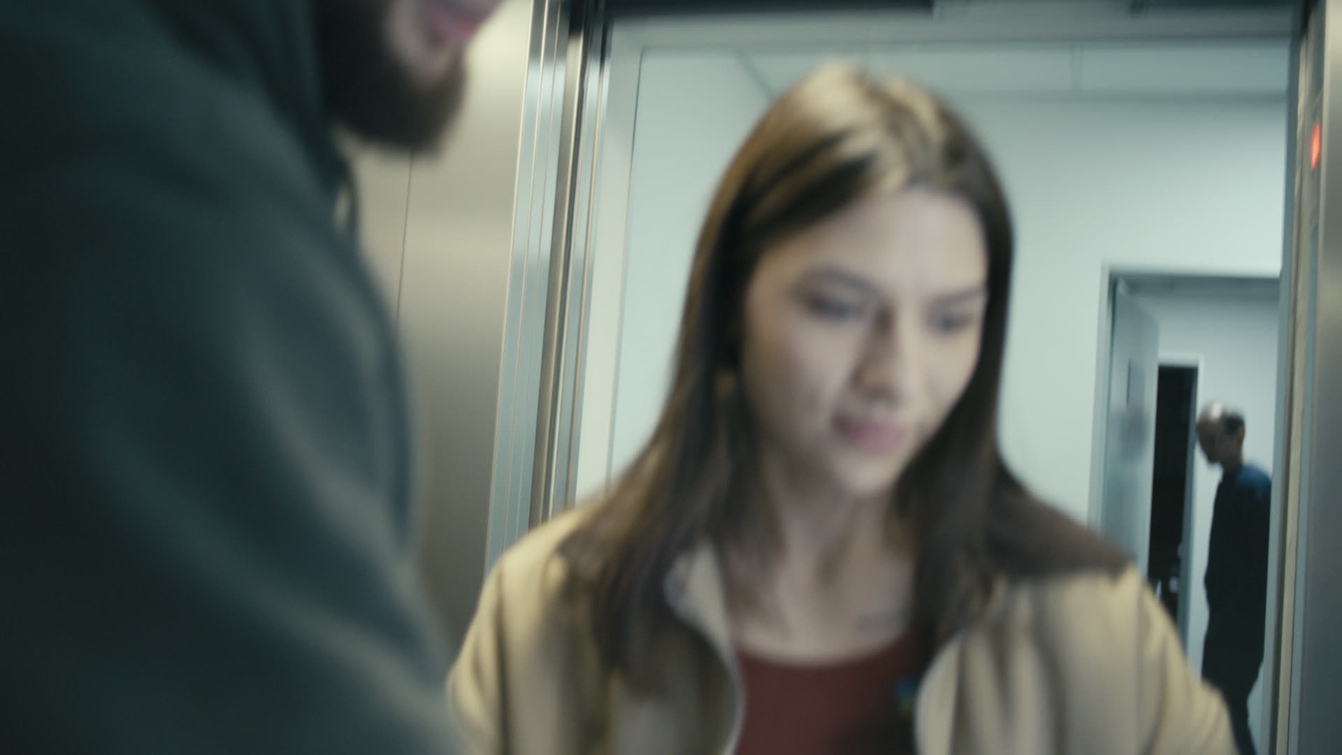 Keyframe: A018C004_220416J6