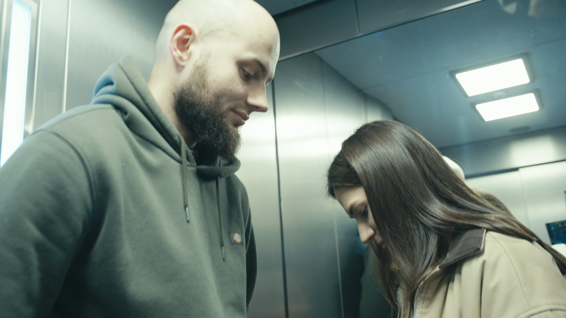 Keyframe: A018C006_2204163J