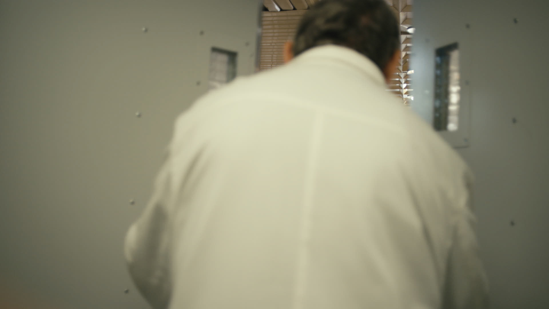 Keyframe: A020C005_220417VN