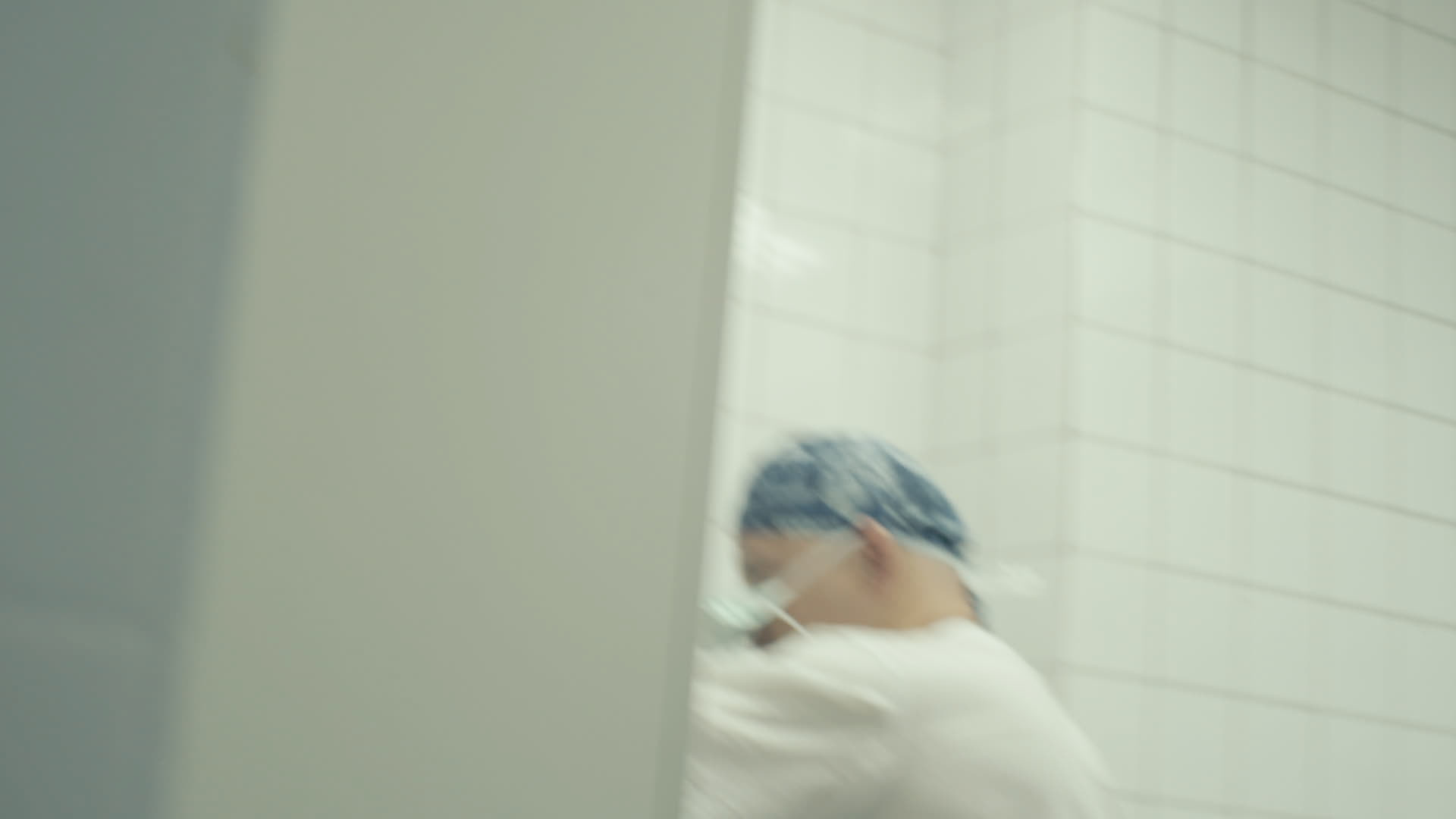 A020C015_220417E9 keyframe