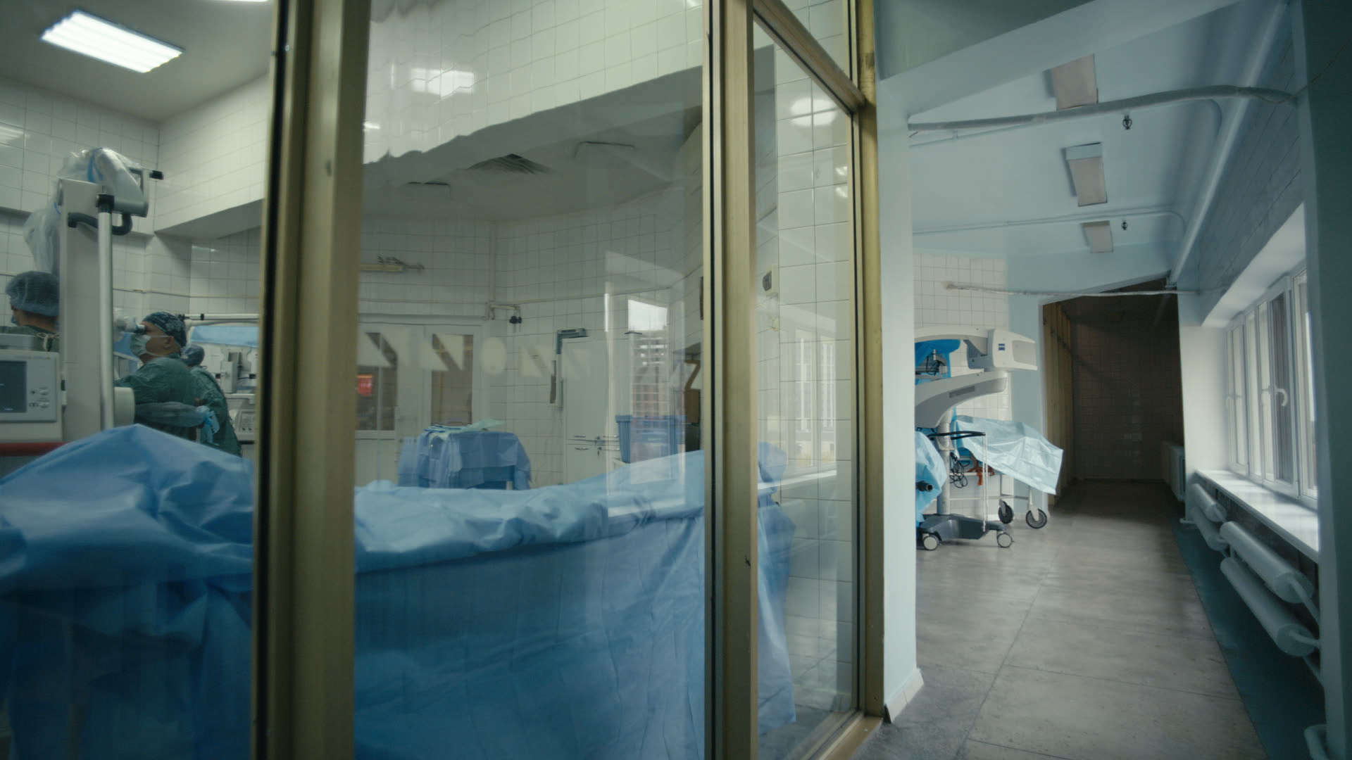 Keyframe: A021C021_2204174S