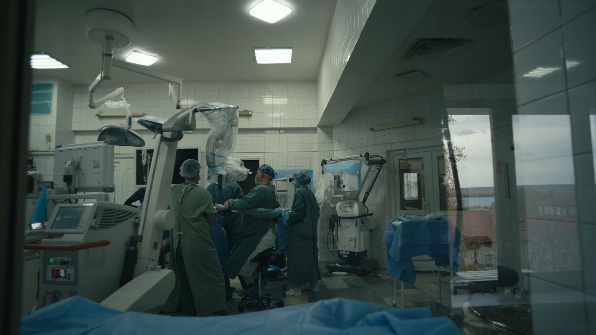 Keyframe: A021C022_2204172R