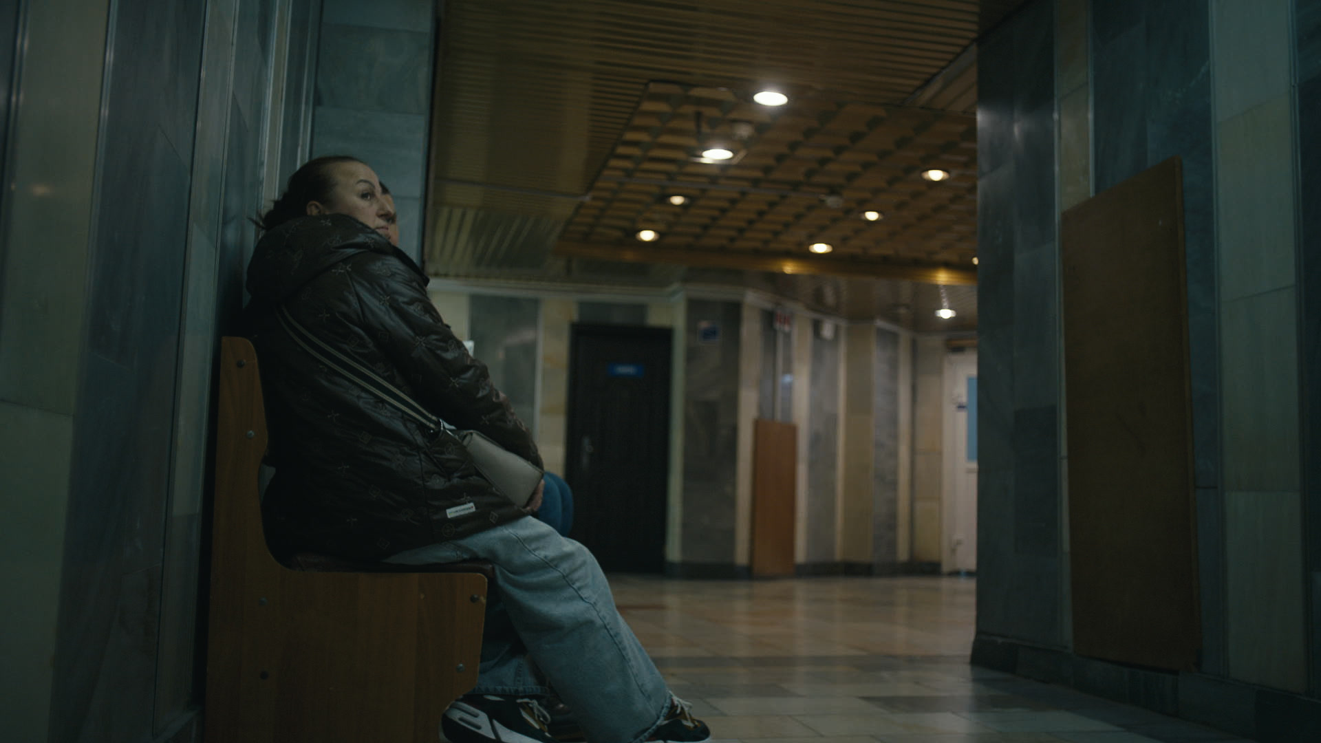 Keyframe: A022C010_220417SL