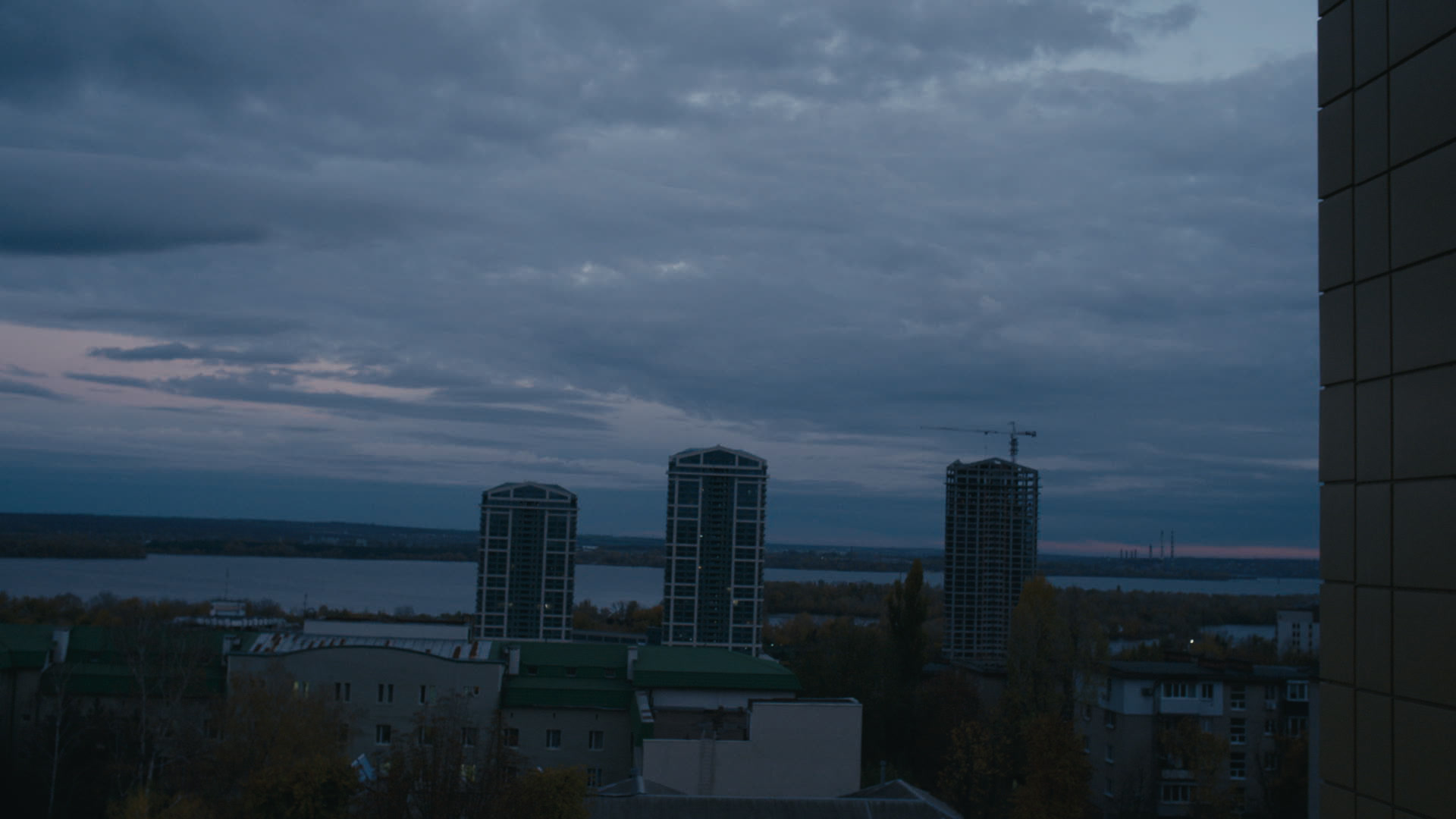 Keyframe: A022C016_220417LW