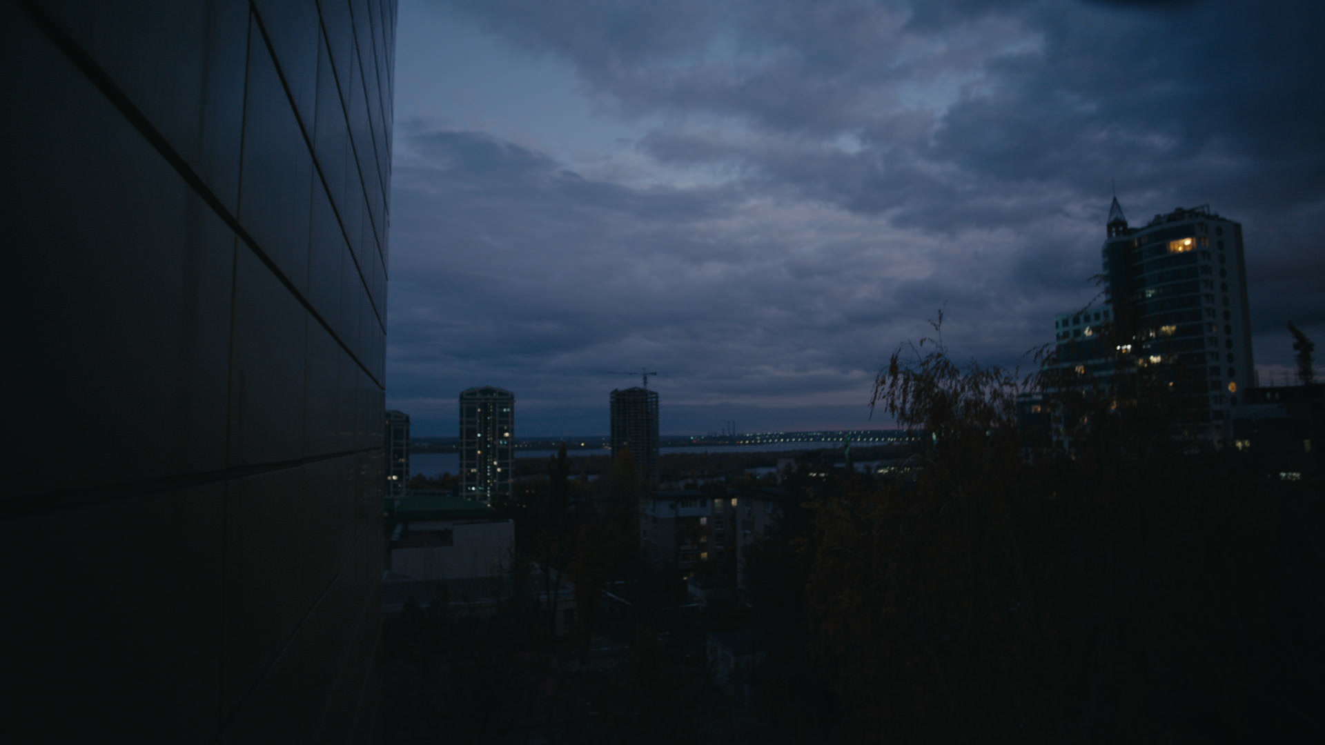 Keyframe: A022C021_220417PJ